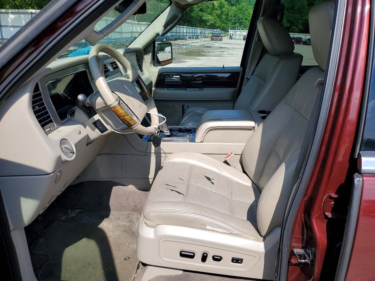 2010 Lincoln Navigator Burgundy vin: 5LMJJ2J51AEJ07580