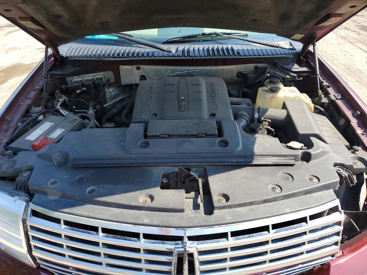 2010 Lincoln Navigator Burgundy vin: 5LMJJ2J51AEJ07580