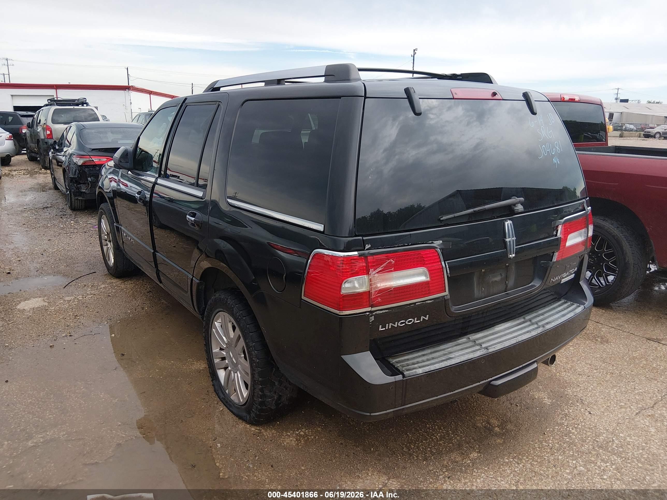 2011 Lincoln Navigator   Black vin: 5LMJJ2J51BEJ04681