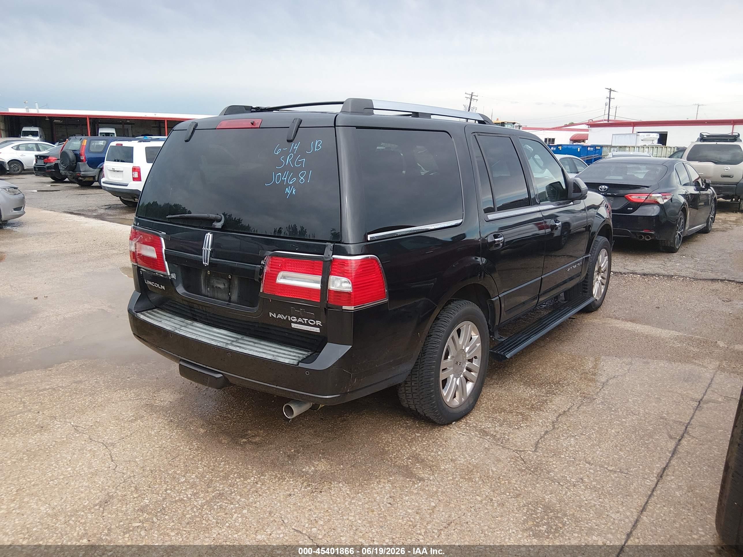 2011 Lincoln Navigator   Black vin: 5LMJJ2J51BEJ04681