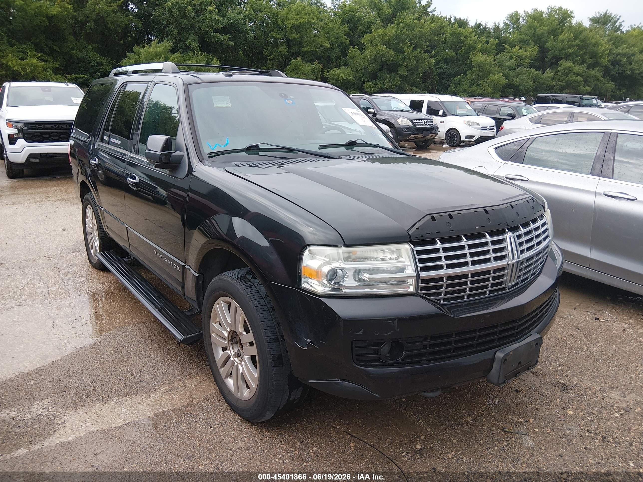 2011 Lincoln Navigator   Black vin: 5LMJJ2J51BEJ04681