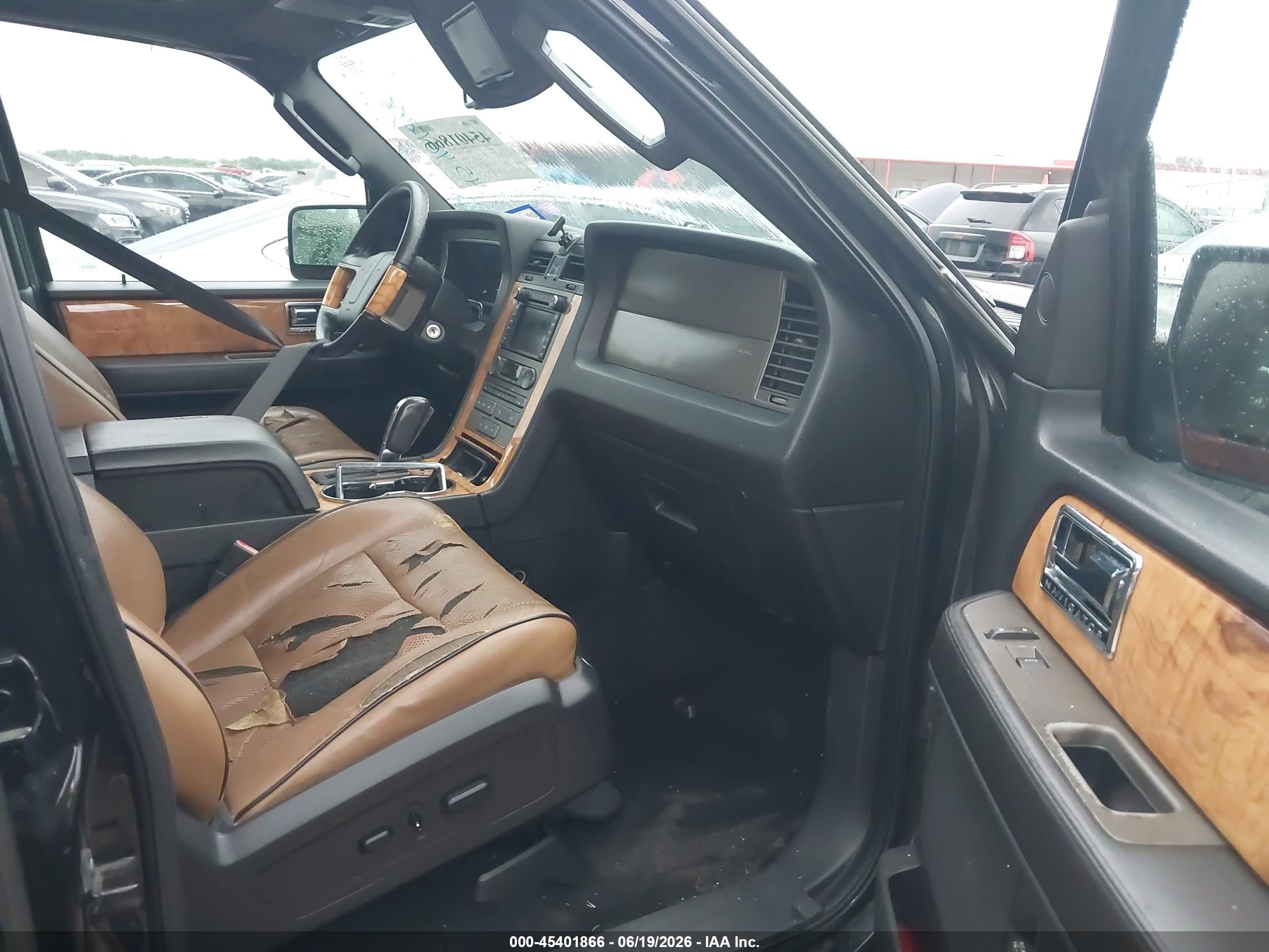 2011 Lincoln Navigator   Black vin: 5LMJJ2J51BEJ04681