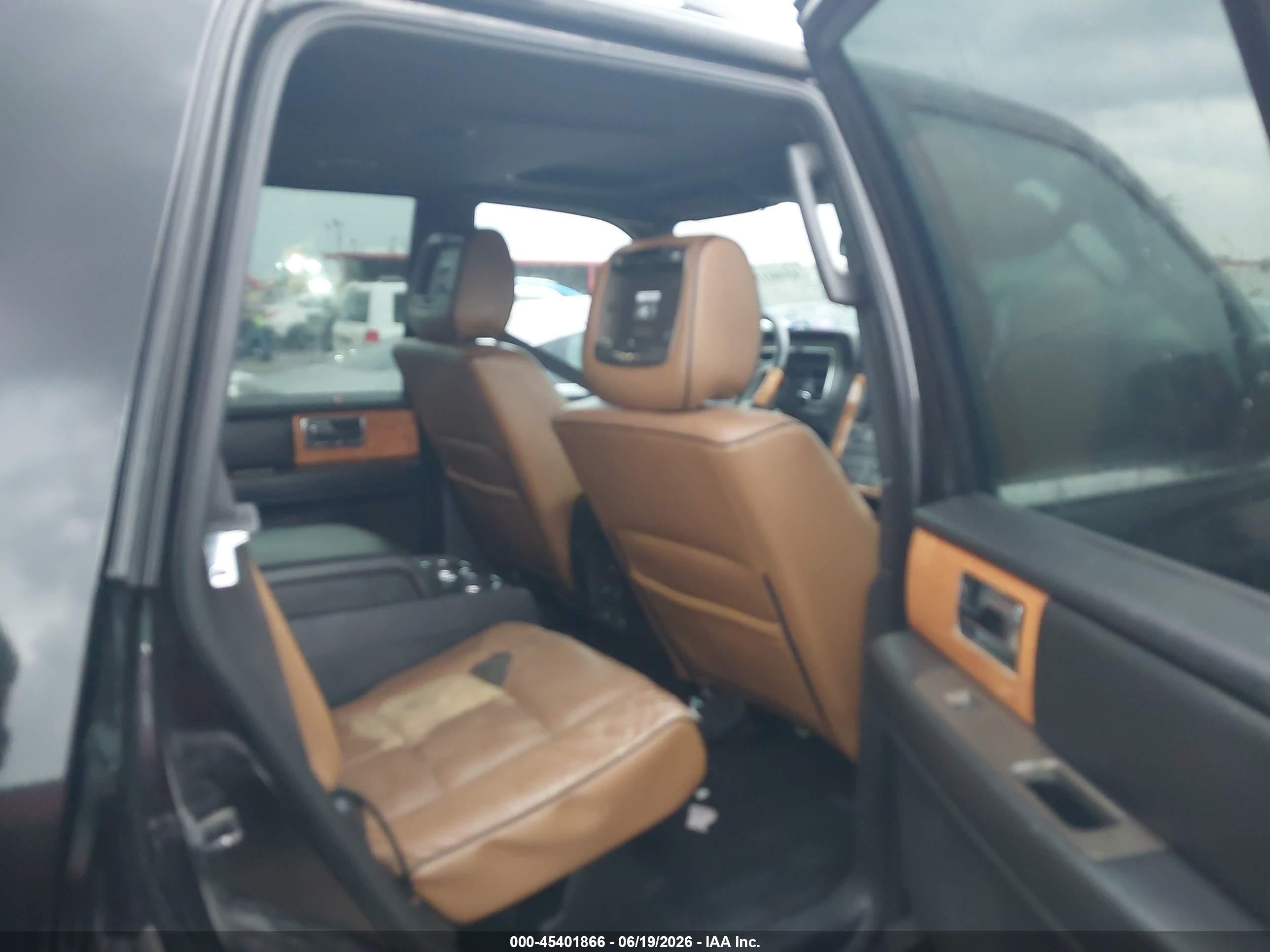 2011 Lincoln Navigator   Black vin: 5LMJJ2J51BEJ04681