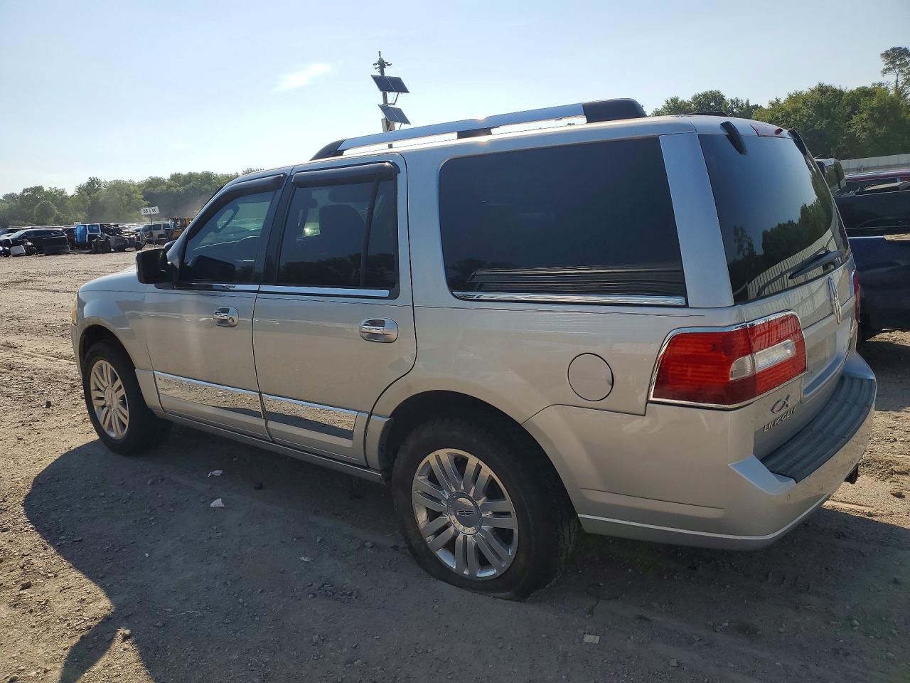 2011 Lincoln Navigator Серебряный vin: 5LMJJ2J51BEJ06284