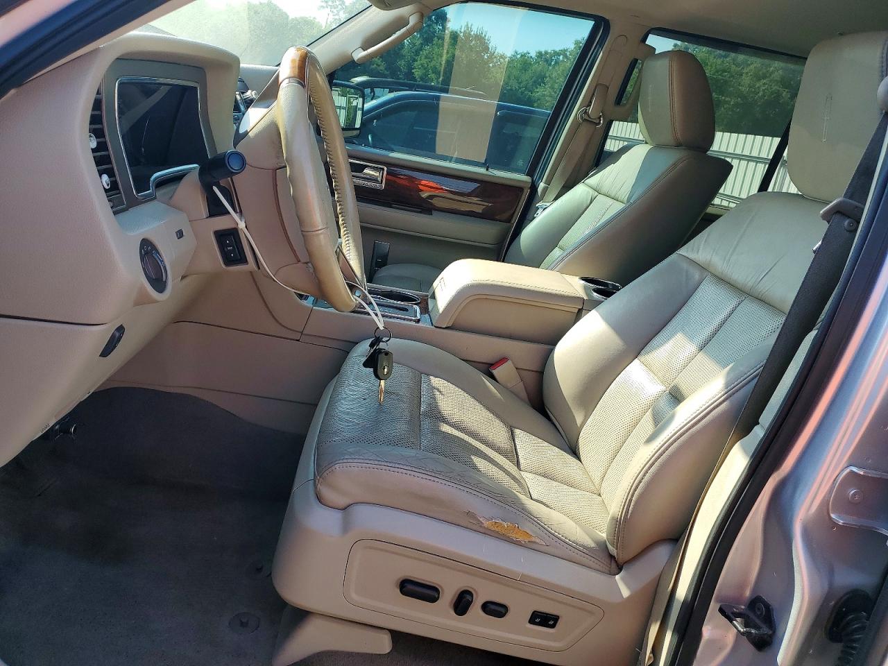 2011 Lincoln Navigator Серебряный vin: 5LMJJ2J51BEJ06284