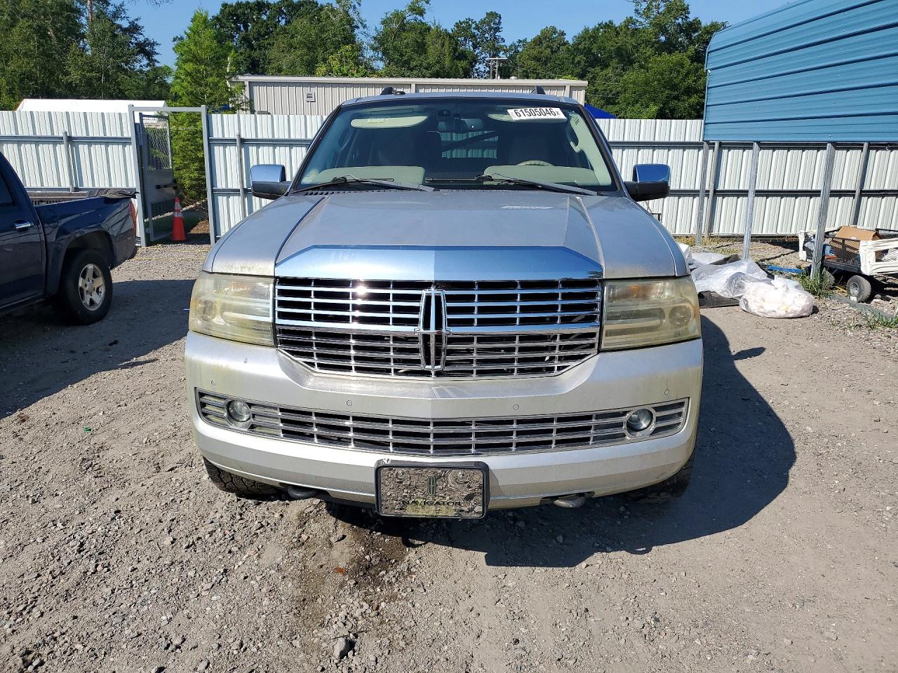 2011 Lincoln Navigator Серебряный vin: 5LMJJ2J51BEJ06284