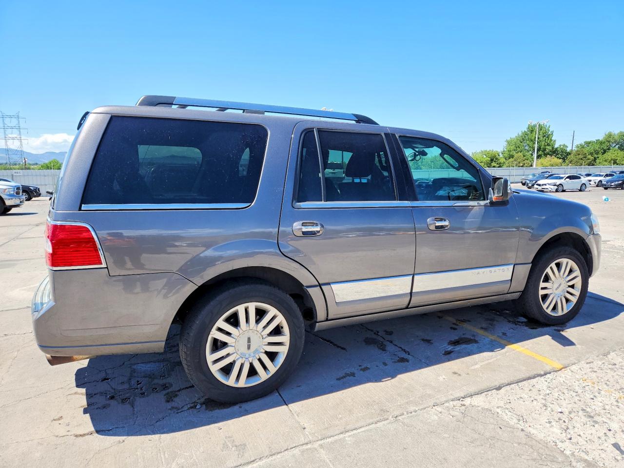 2011 Lincoln Navigator Gray vin: 5LMJJ2J51BEJ06429