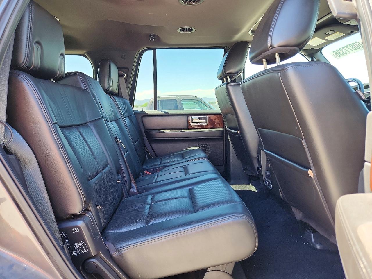 2011 Lincoln Navigator Gray vin: 5LMJJ2J51BEJ06429