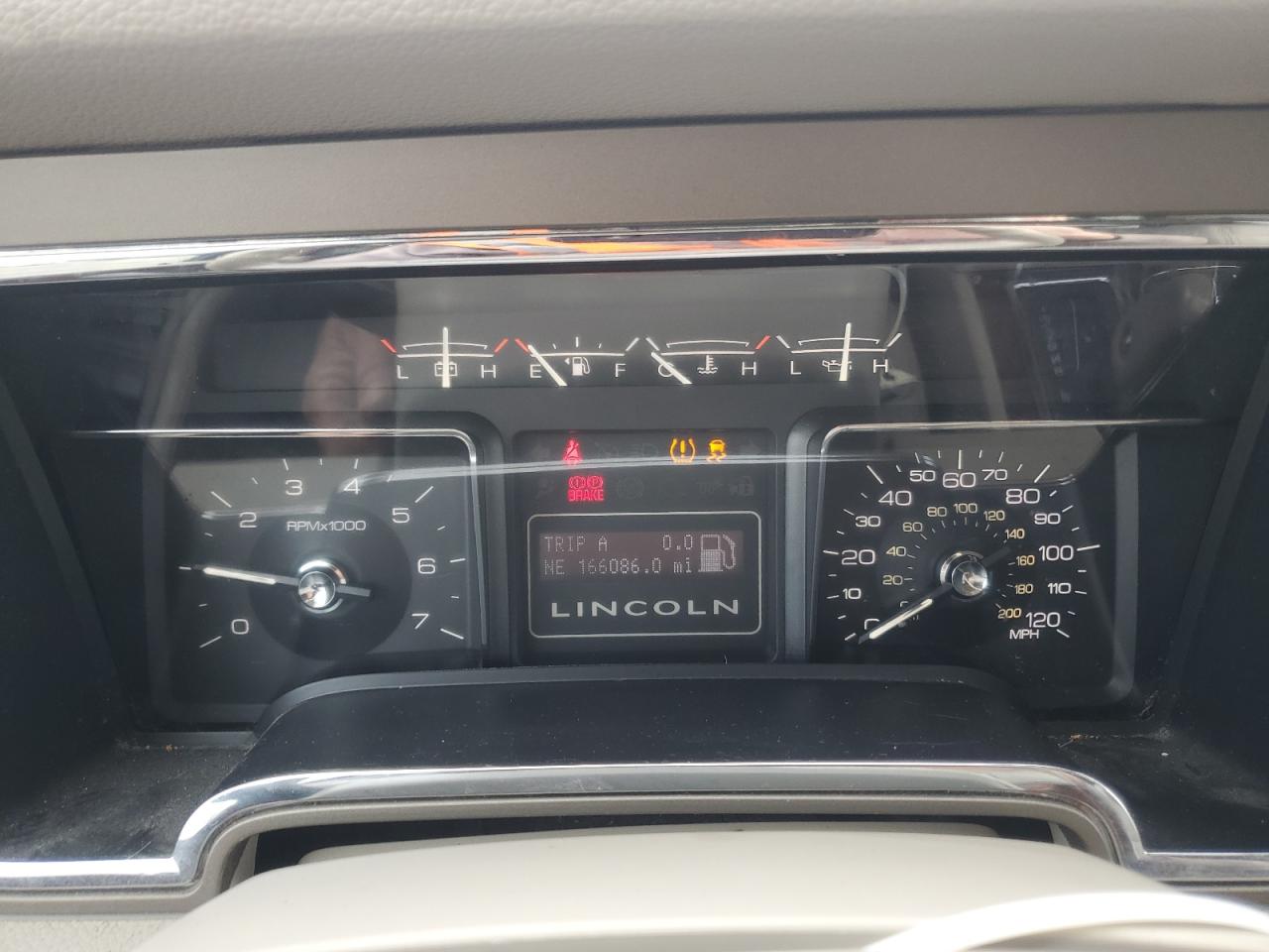 2011 Lincoln Navigator White vin: 5LMJJ2J51BEJ07001