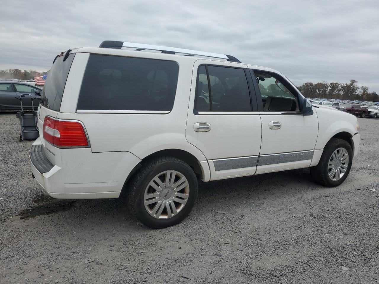2011 Lincoln Navigator White vin: 5LMJJ2J51BEJ07001