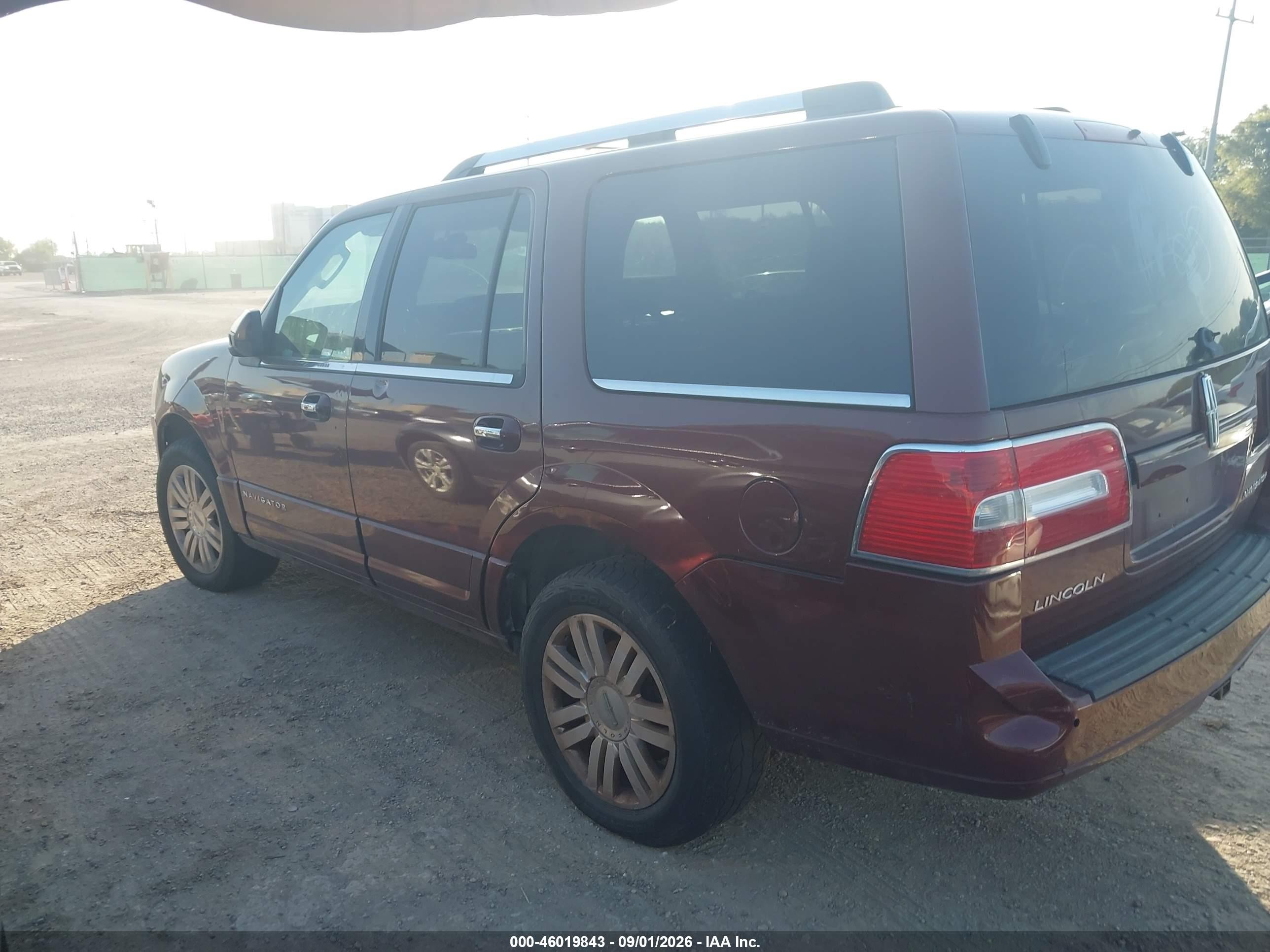2012 Lincoln Navigator   Burgundy vin: 5LMJJ2J51CEL01139