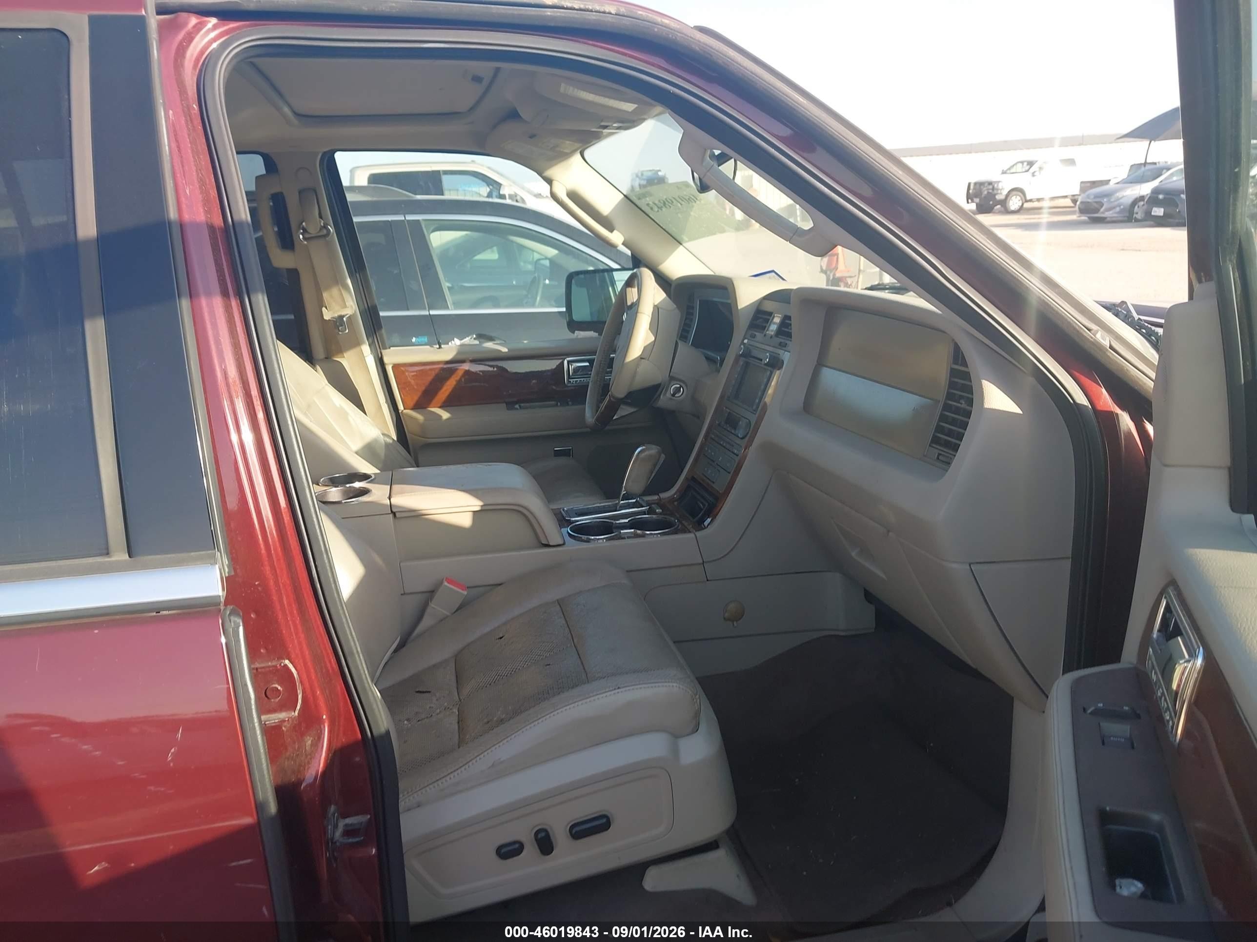 2012 Lincoln Navigator   Burgundy vin: 5LMJJ2J51CEL01139