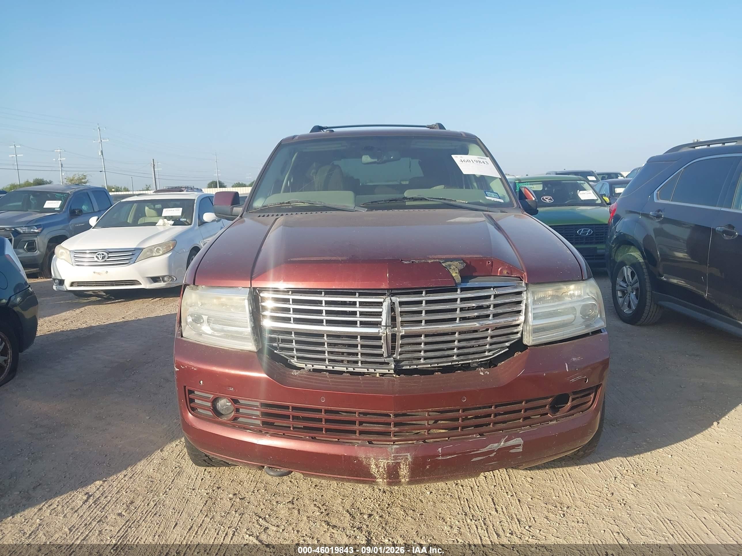 2012 Lincoln Navigator   Burgundy vin: 5LMJJ2J51CEL01139
