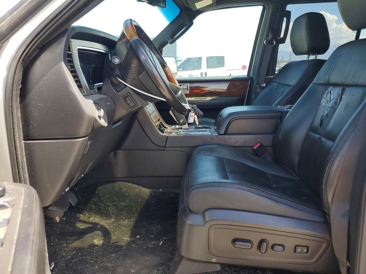 2012 Lincoln Navigator Silver vin: 5LMJJ2J51CEL07040
