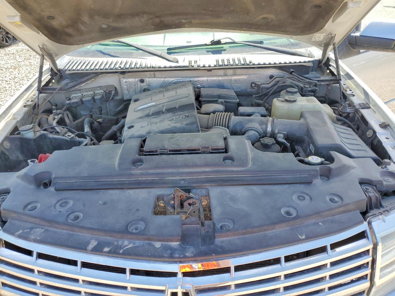 2012 Lincoln Navigator Silver vin: 5LMJJ2J51CEL07040