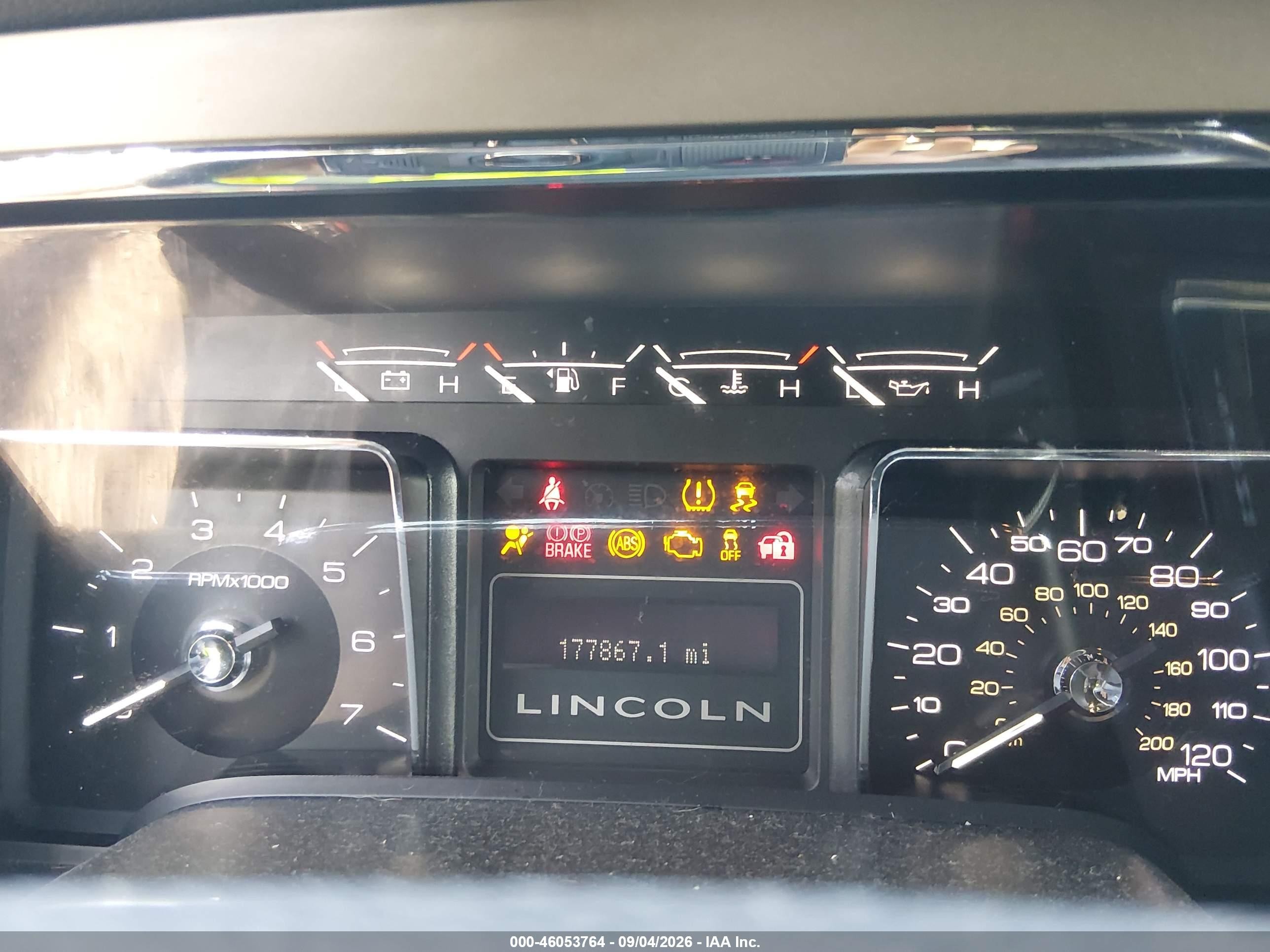 2014 Lincoln Navigator   Silver vin: 5LMJJ2J51EEL02598