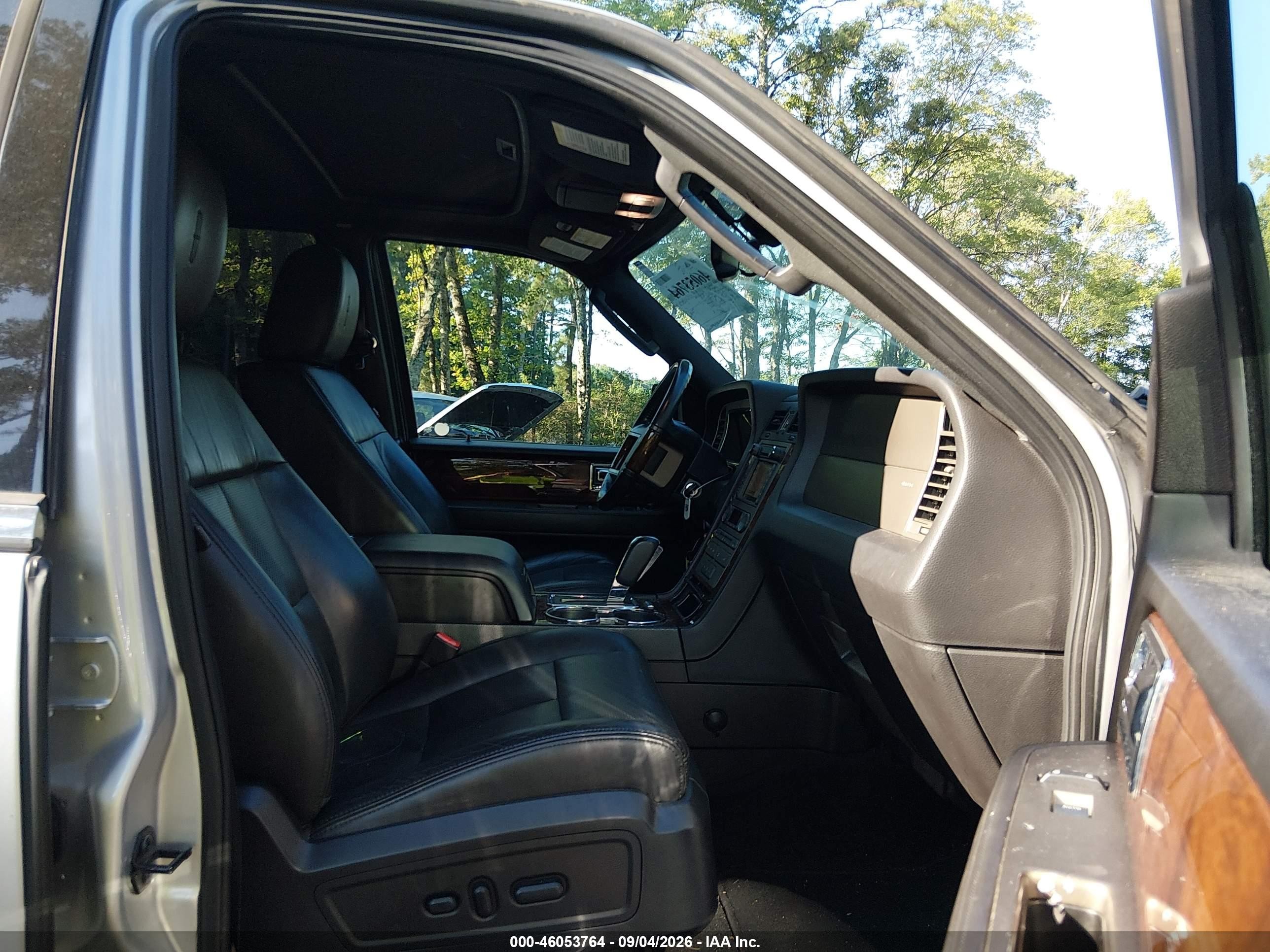 2014 Lincoln Navigator   Silver vin: 5LMJJ2J51EEL02598