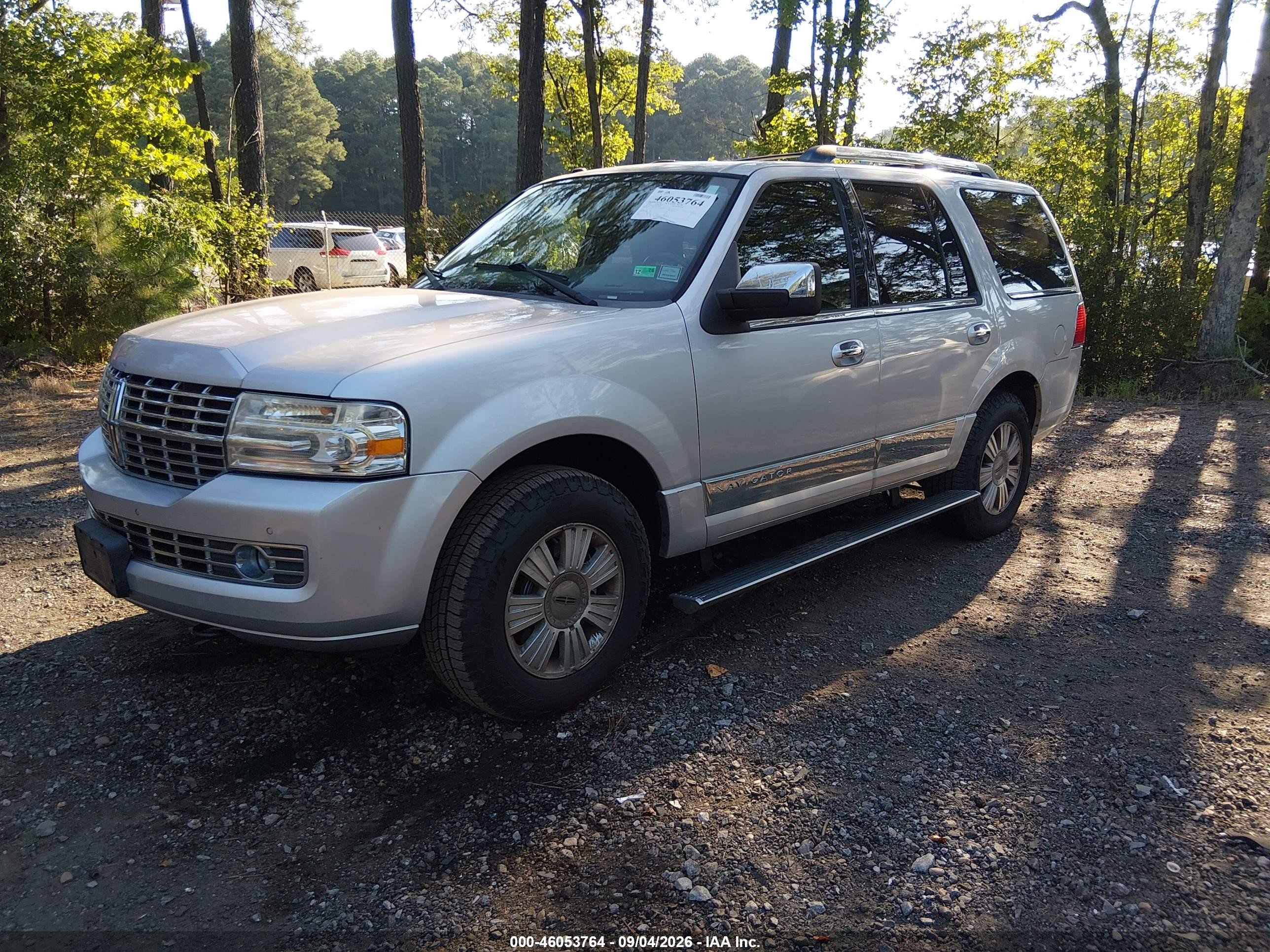 2014 Lincoln Navigator   Silver vin: 5LMJJ2J51EEL02598