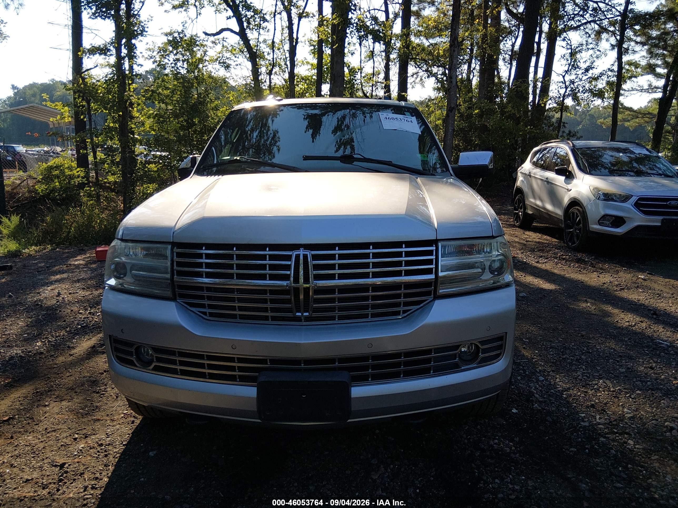 2014 Lincoln Navigator   Silver vin: 5LMJJ2J51EEL02598