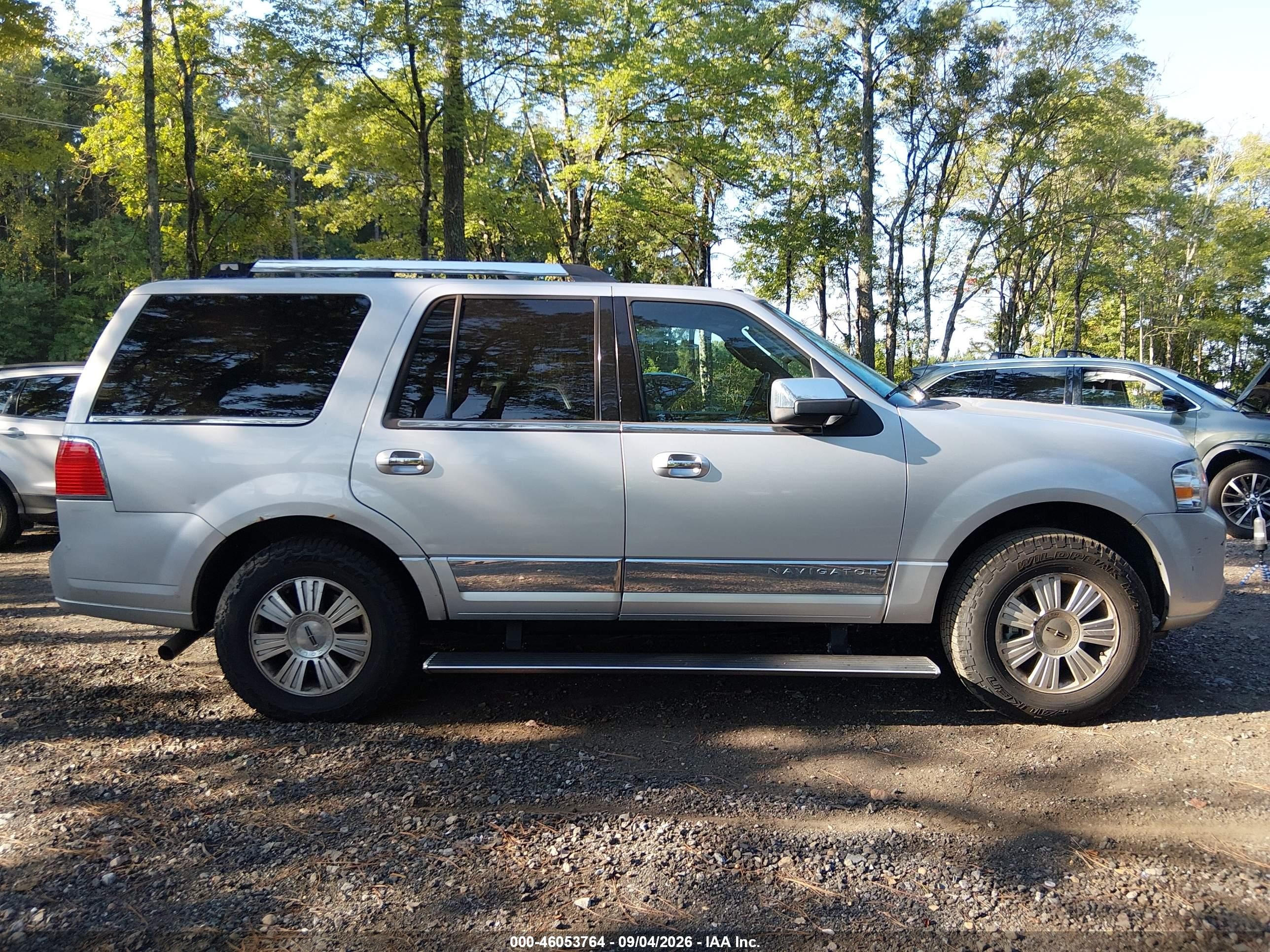 2014 Lincoln Navigator   Silver vin: 5LMJJ2J51EEL02598