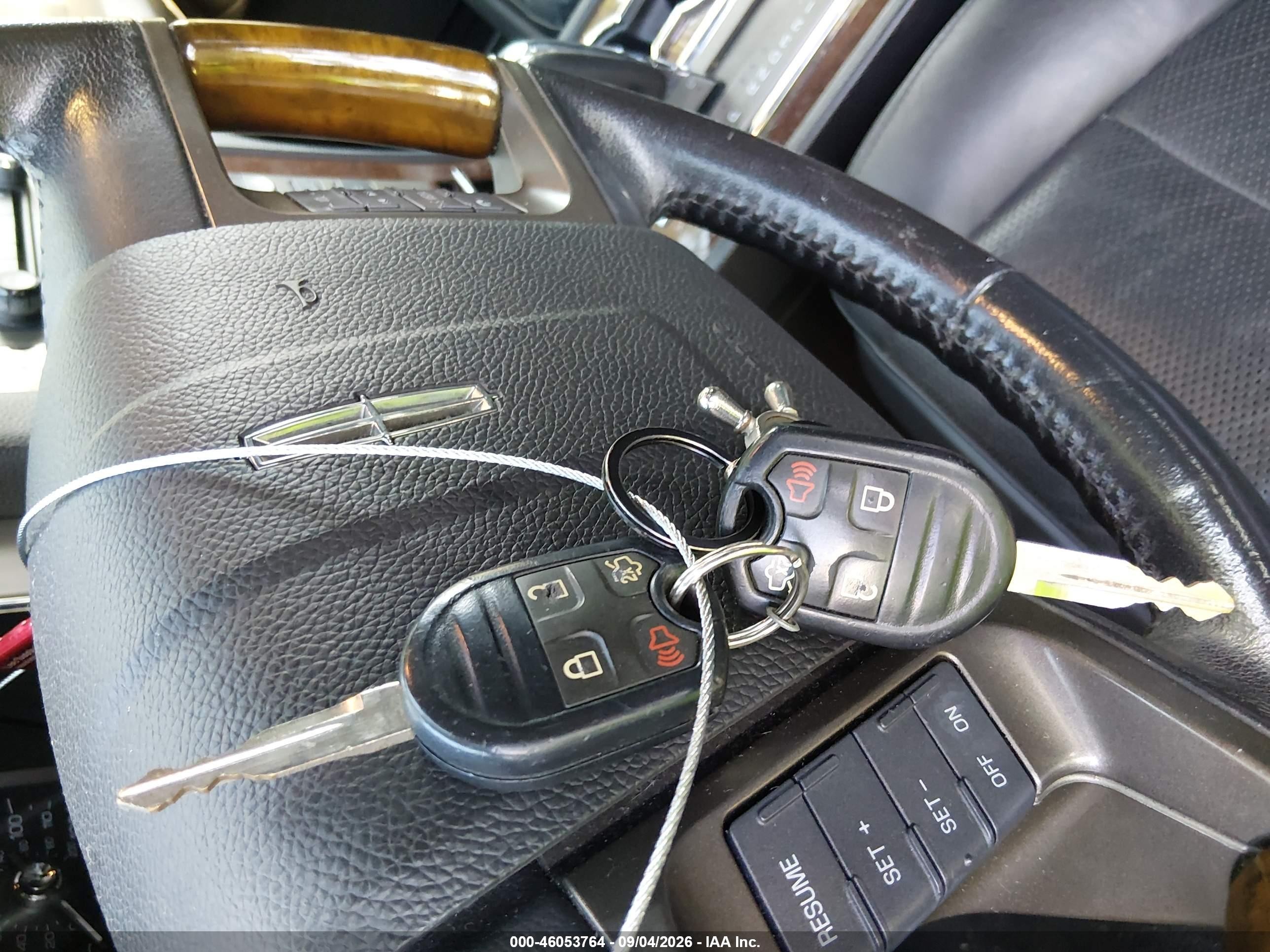 2014 Lincoln Navigator   Silver vin: 5LMJJ2J51EEL02598