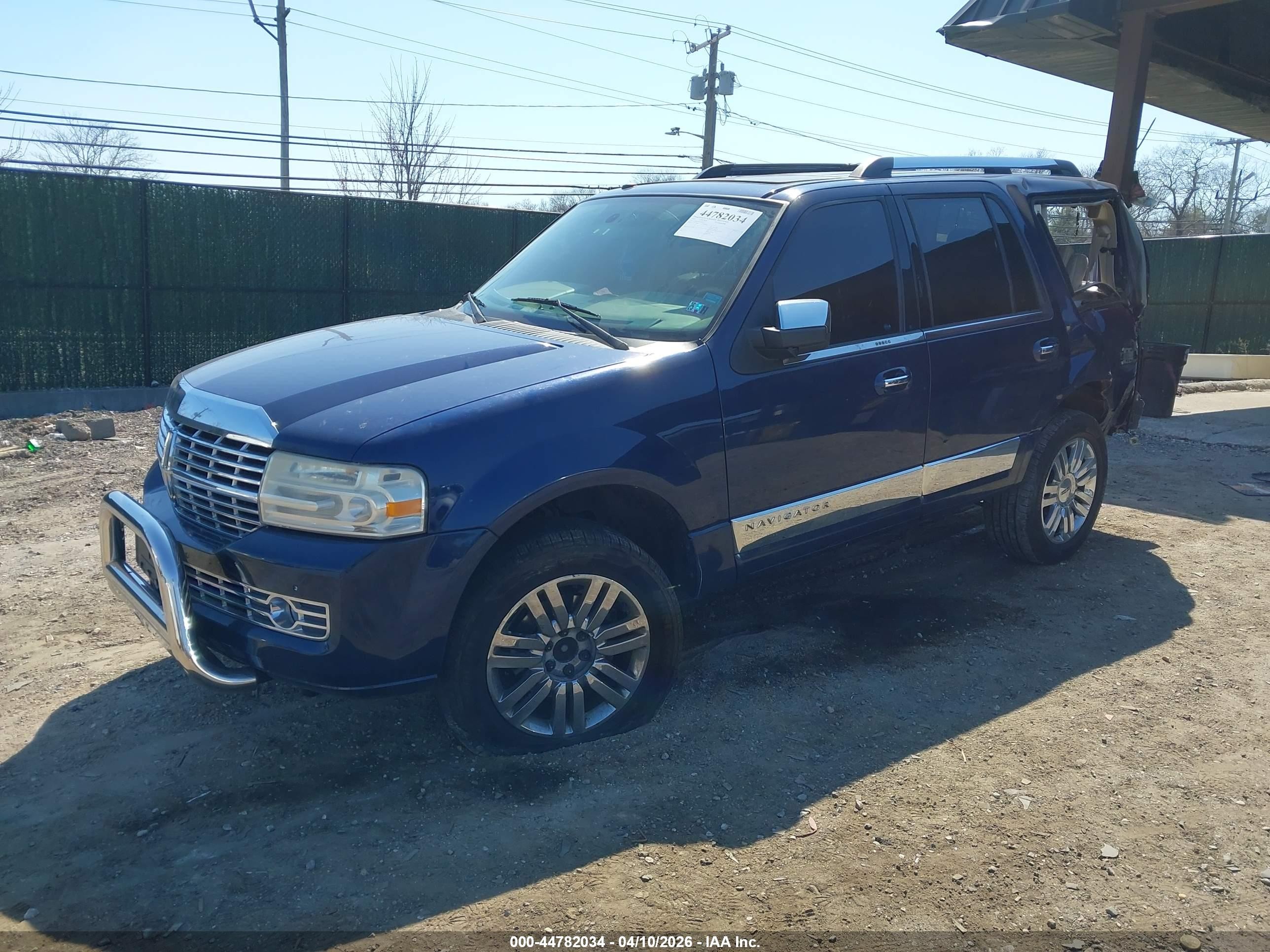 2010 Lincoln Navigator   Blue vin: 5LMJJ2J52AEJ02033