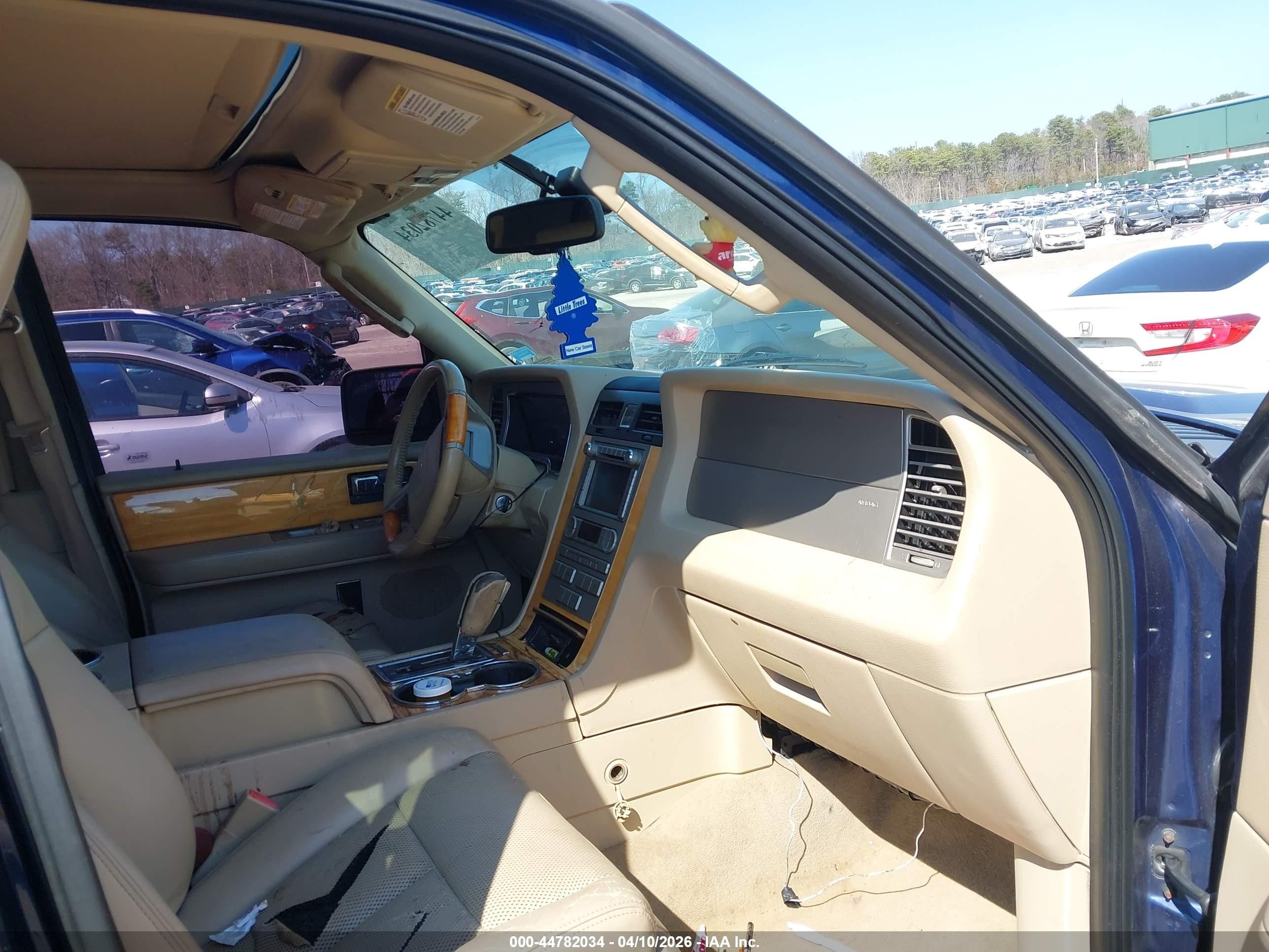 2010 Lincoln Navigator   Blue vin: 5LMJJ2J52AEJ02033