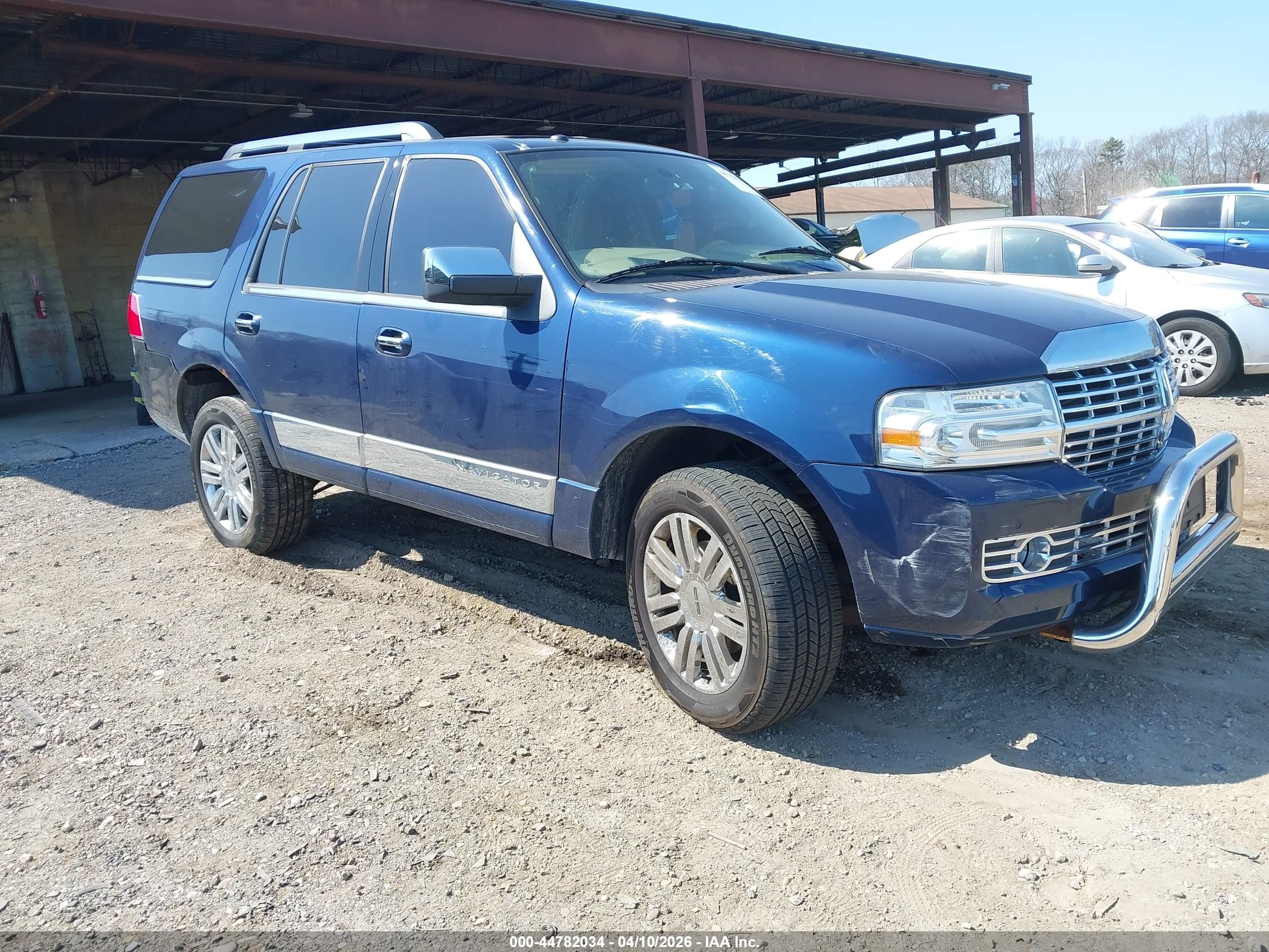 2010 Lincoln Navigator   Blue vin: 5LMJJ2J52AEJ02033