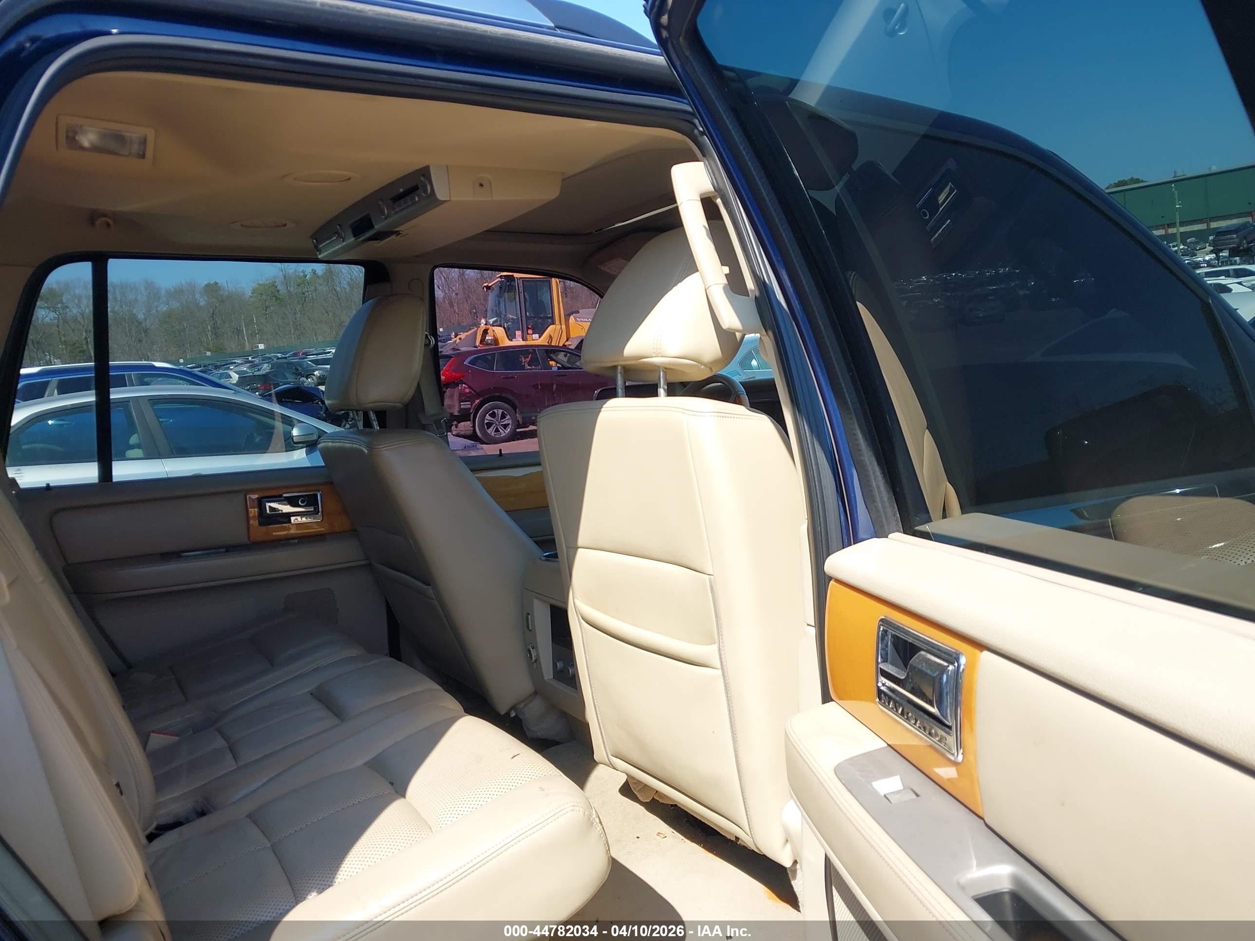 2010 Lincoln Navigator   Blue vin: 5LMJJ2J52AEJ02033