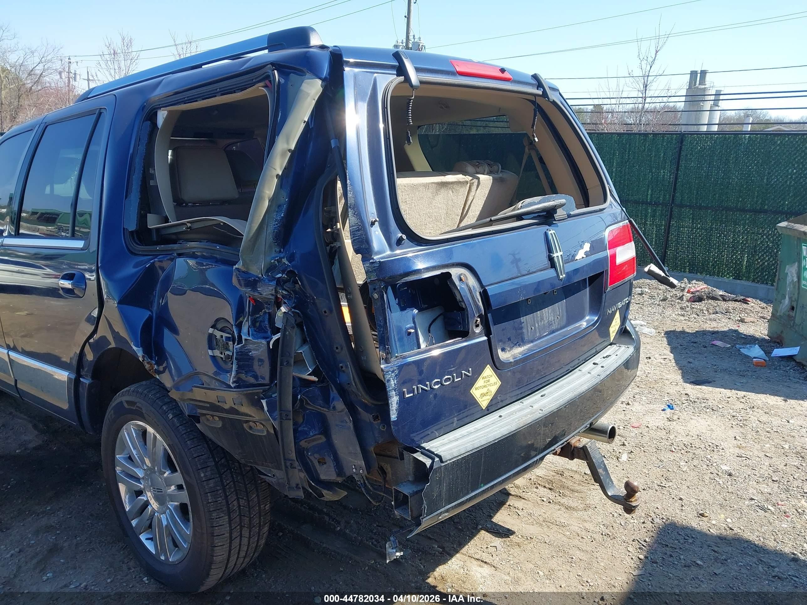 2010 Lincoln Navigator   Blue vin: 5LMJJ2J52AEJ02033
