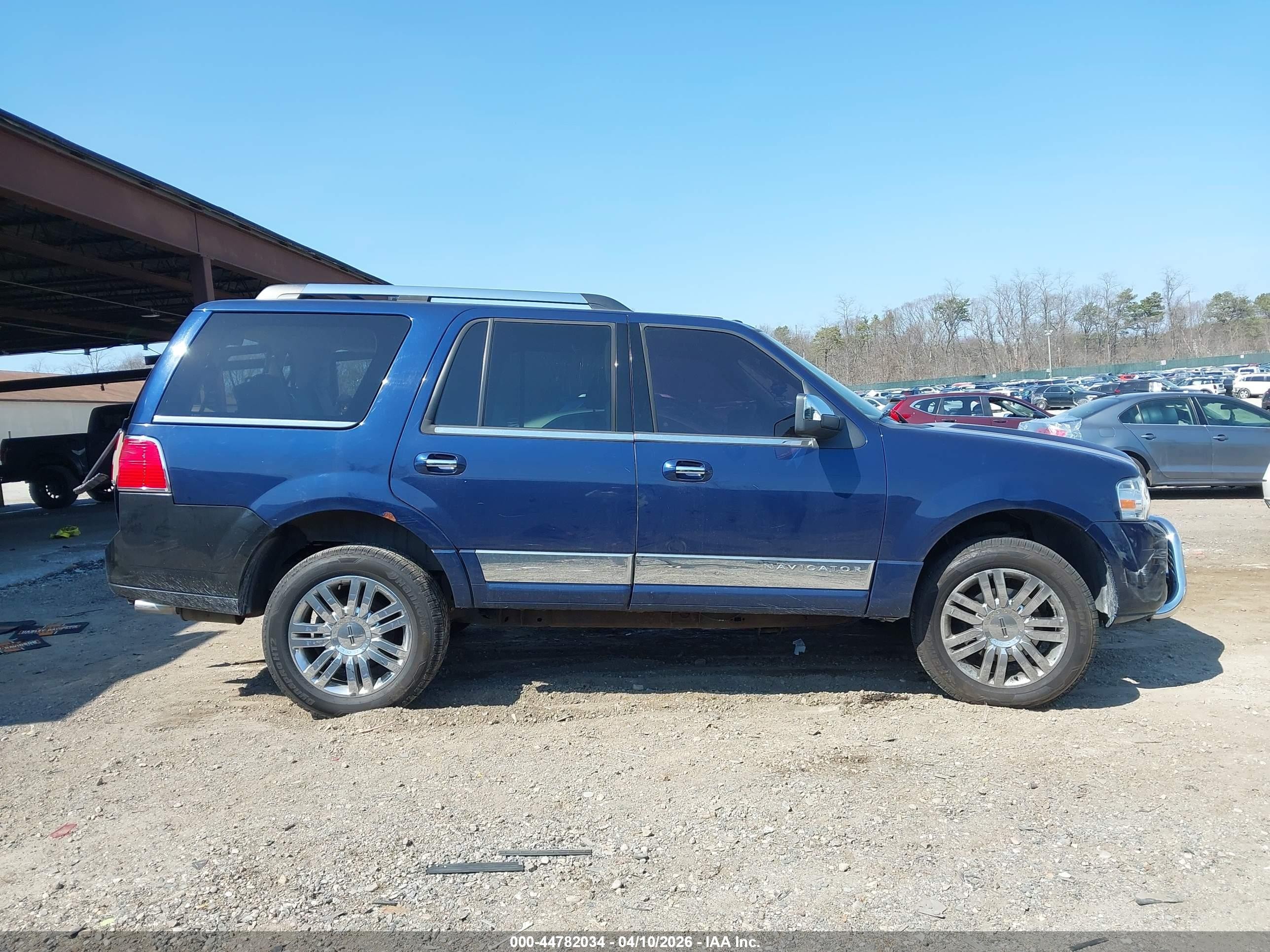 2010 Lincoln Navigator   Blue vin: 5LMJJ2J52AEJ02033