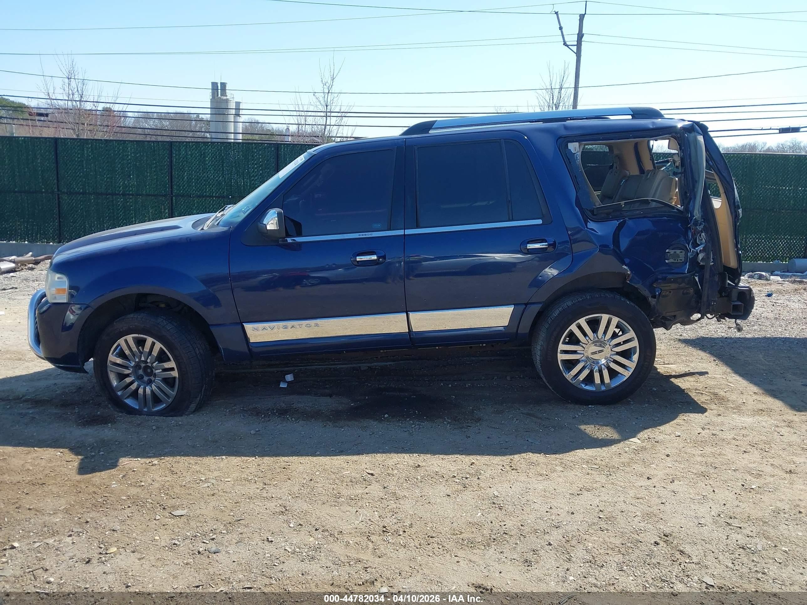 2010 Lincoln Navigator   Blue vin: 5LMJJ2J52AEJ02033