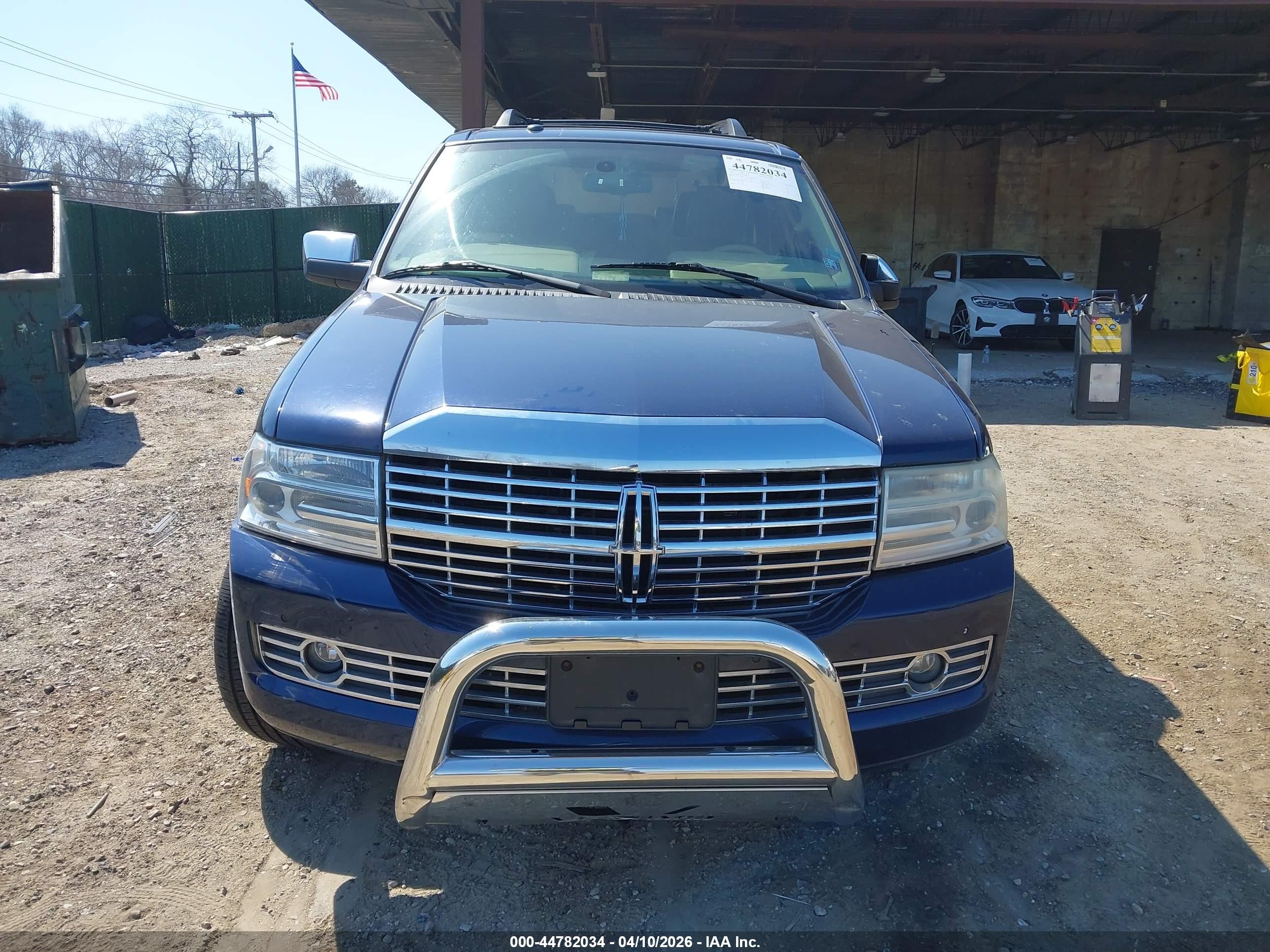 2010 Lincoln Navigator   Blue vin: 5LMJJ2J52AEJ02033