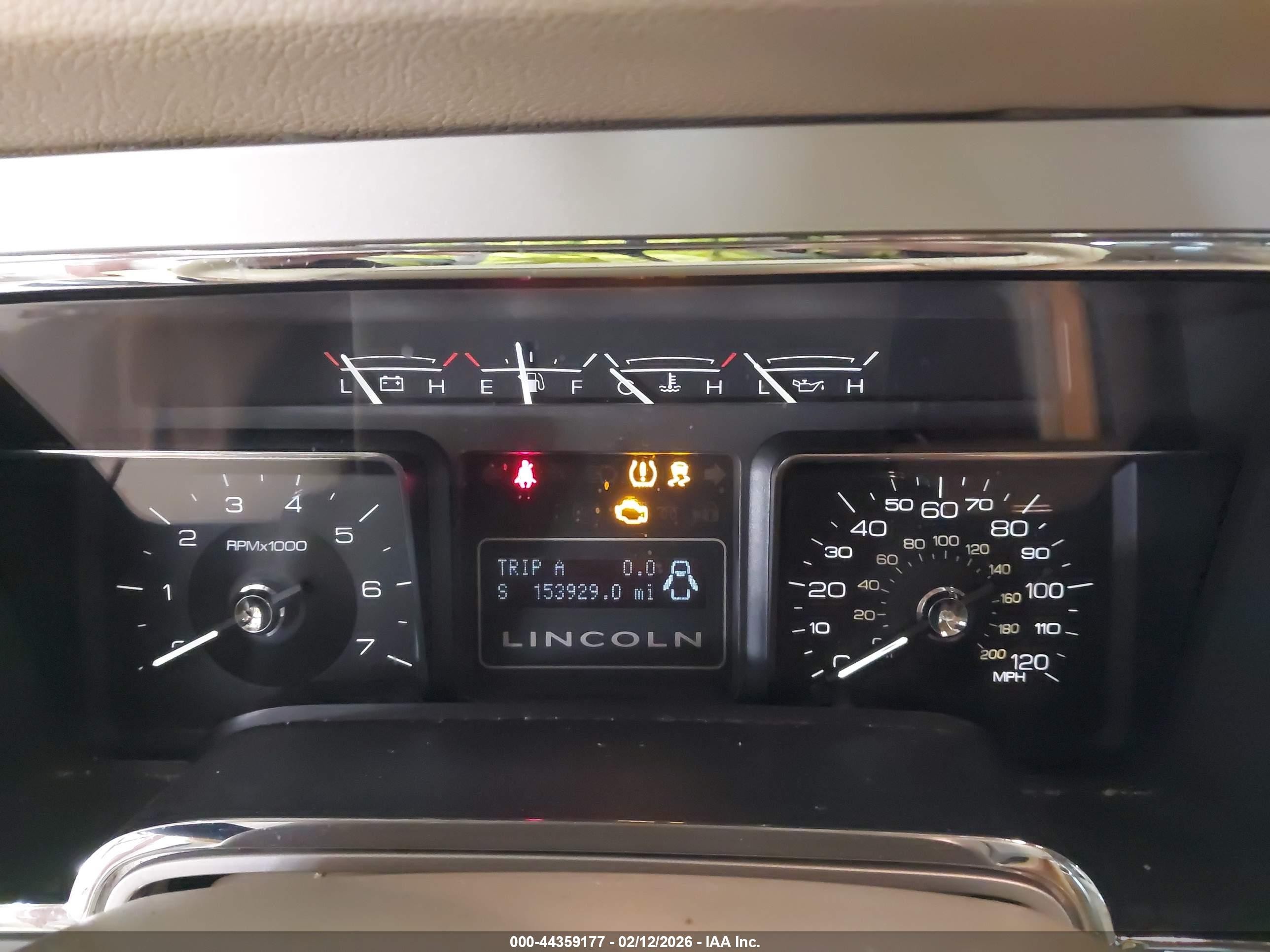 2010 Lincoln Navigator   White vin: 5LMJJ2J52AEJ02341