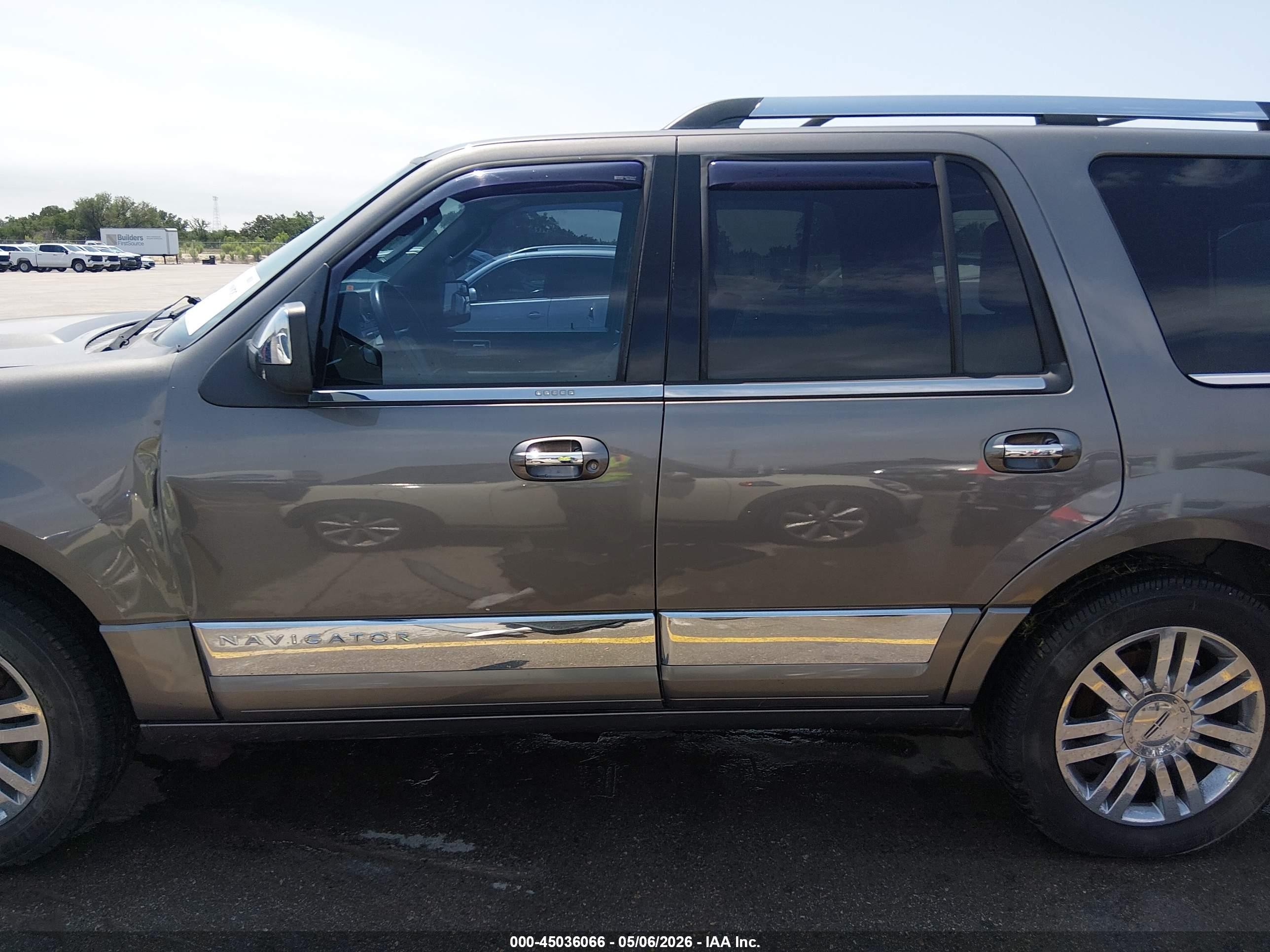2014 Lincoln Navigator   Gray vin: 5LMJJ2J52EEL00942