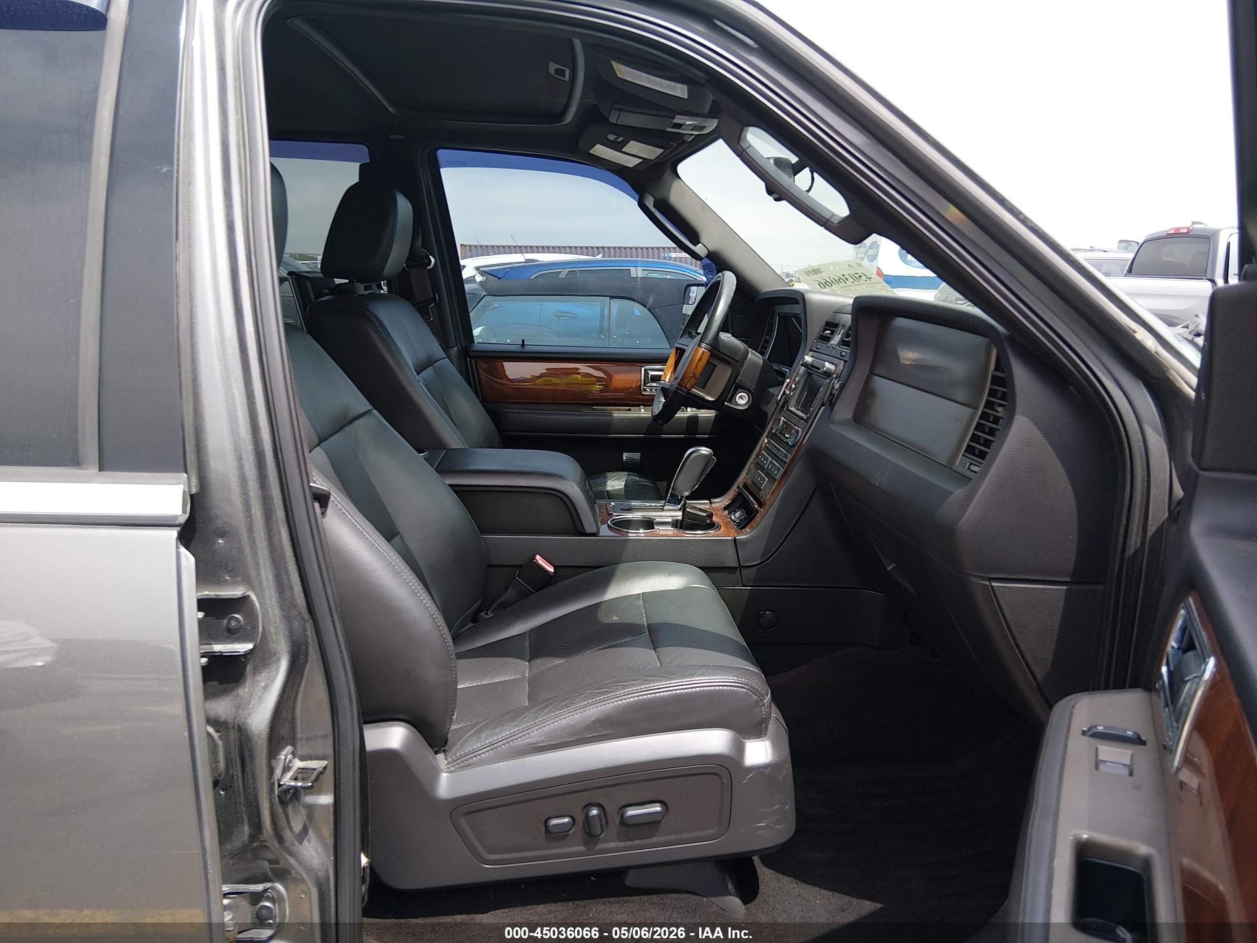 2014 Lincoln Navigator   Gray vin: 5LMJJ2J52EEL00942