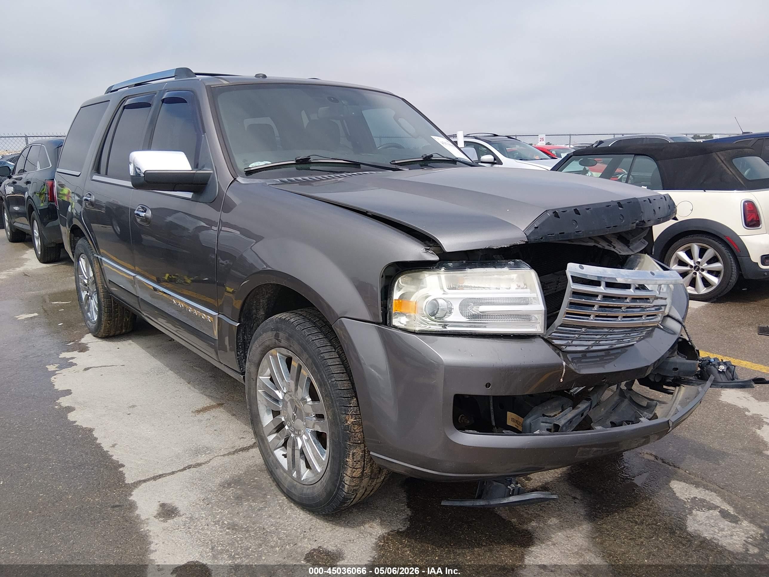 2014 Lincoln Navigator   Gray vin: 5LMJJ2J52EEL00942