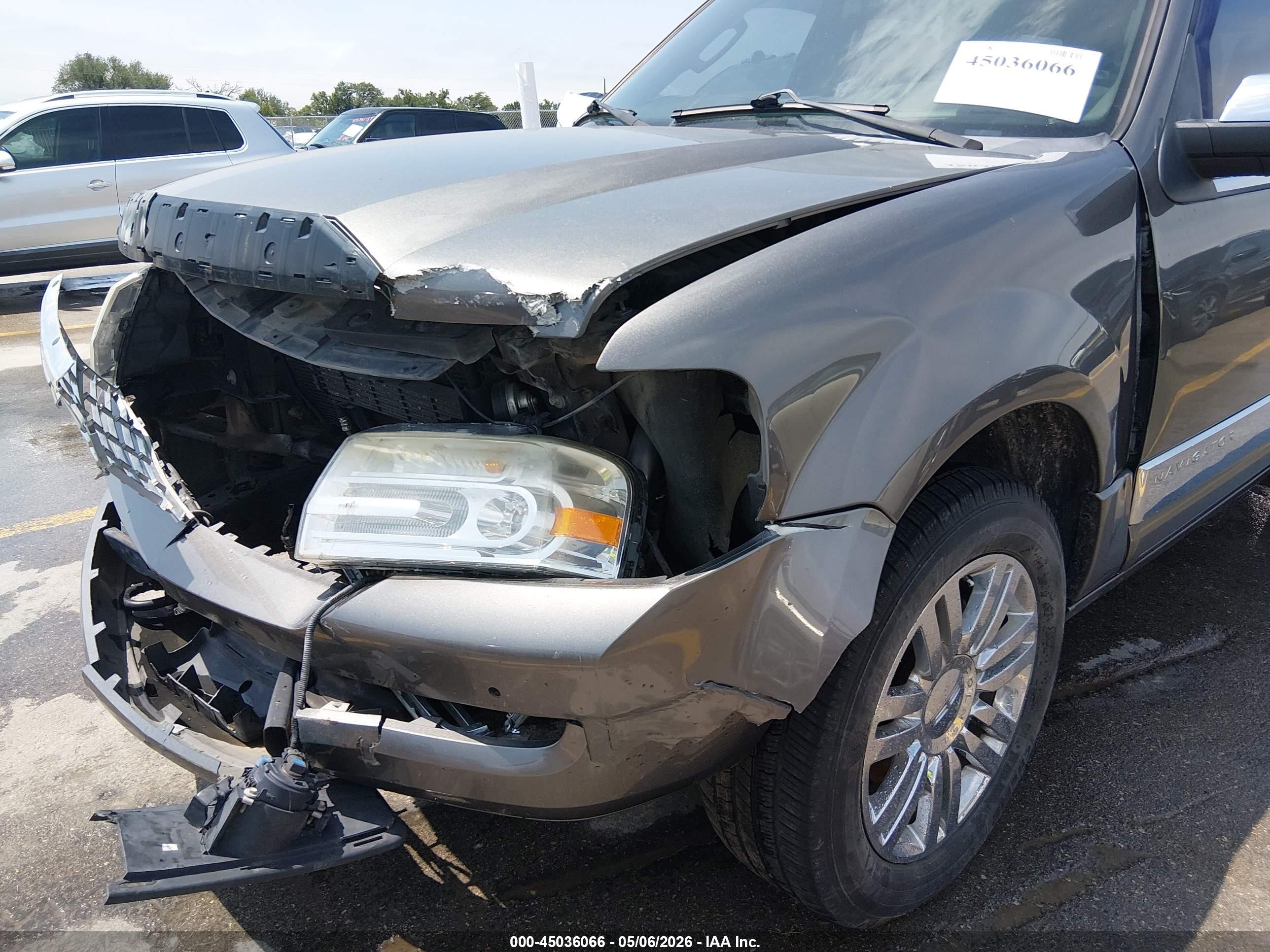 2014 Lincoln Navigator   Gray vin: 5LMJJ2J52EEL00942