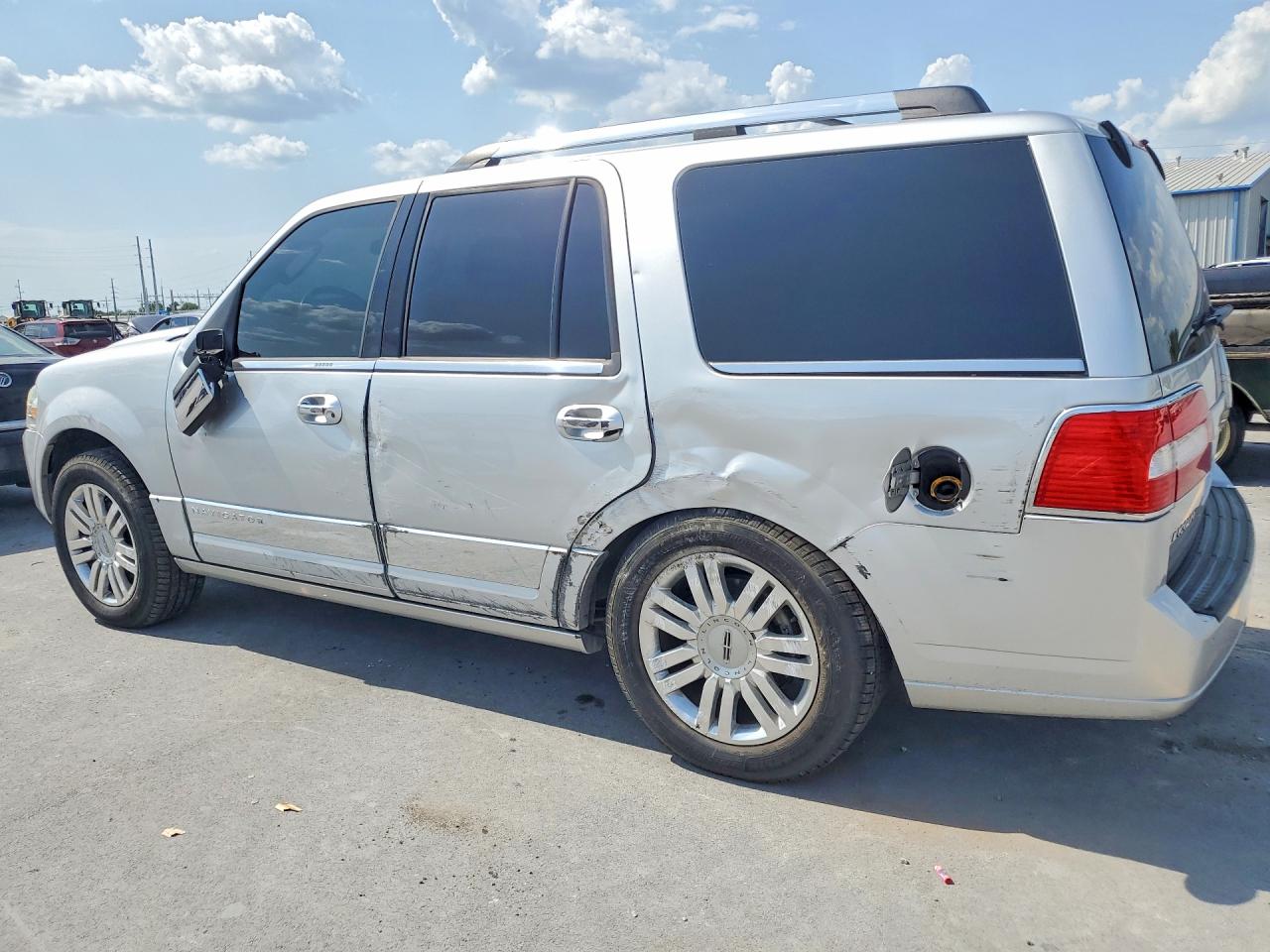 2014 Lincoln Navigator Silver vin: 5LMJJ2J52EEL07549