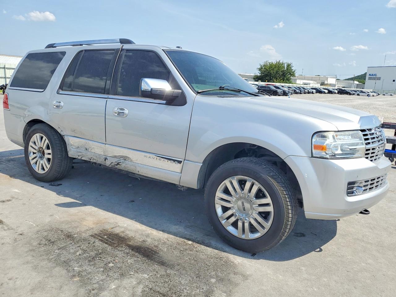 2014 Lincoln Navigator Silver vin: 5LMJJ2J52EEL07549