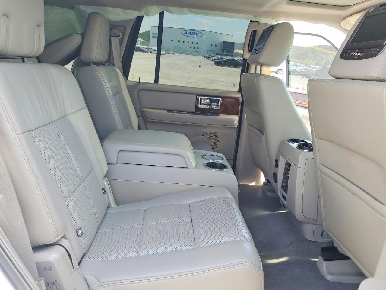 2014 Lincoln Navigator Silver vin: 5LMJJ2J52EEL07549