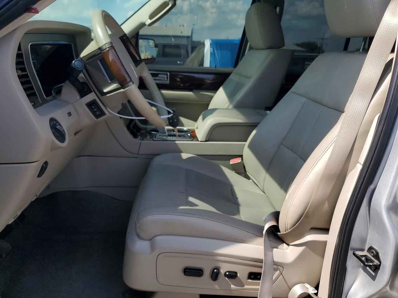 2014 Lincoln Navigator Silver vin: 5LMJJ2J52EEL07549