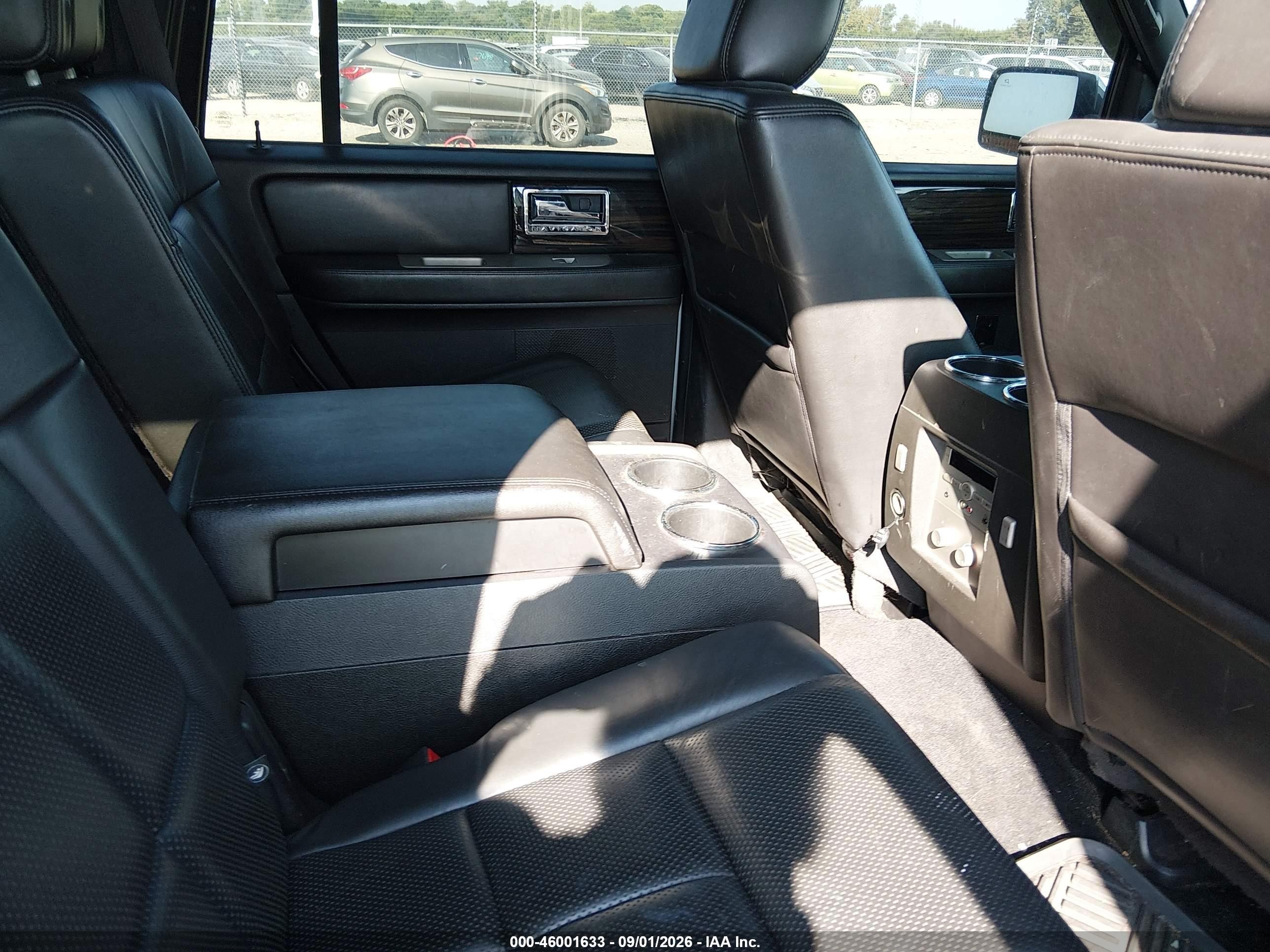 2010 Lincoln Navigator   Серебряный vin: 5LMJJ2J53AEJ07600