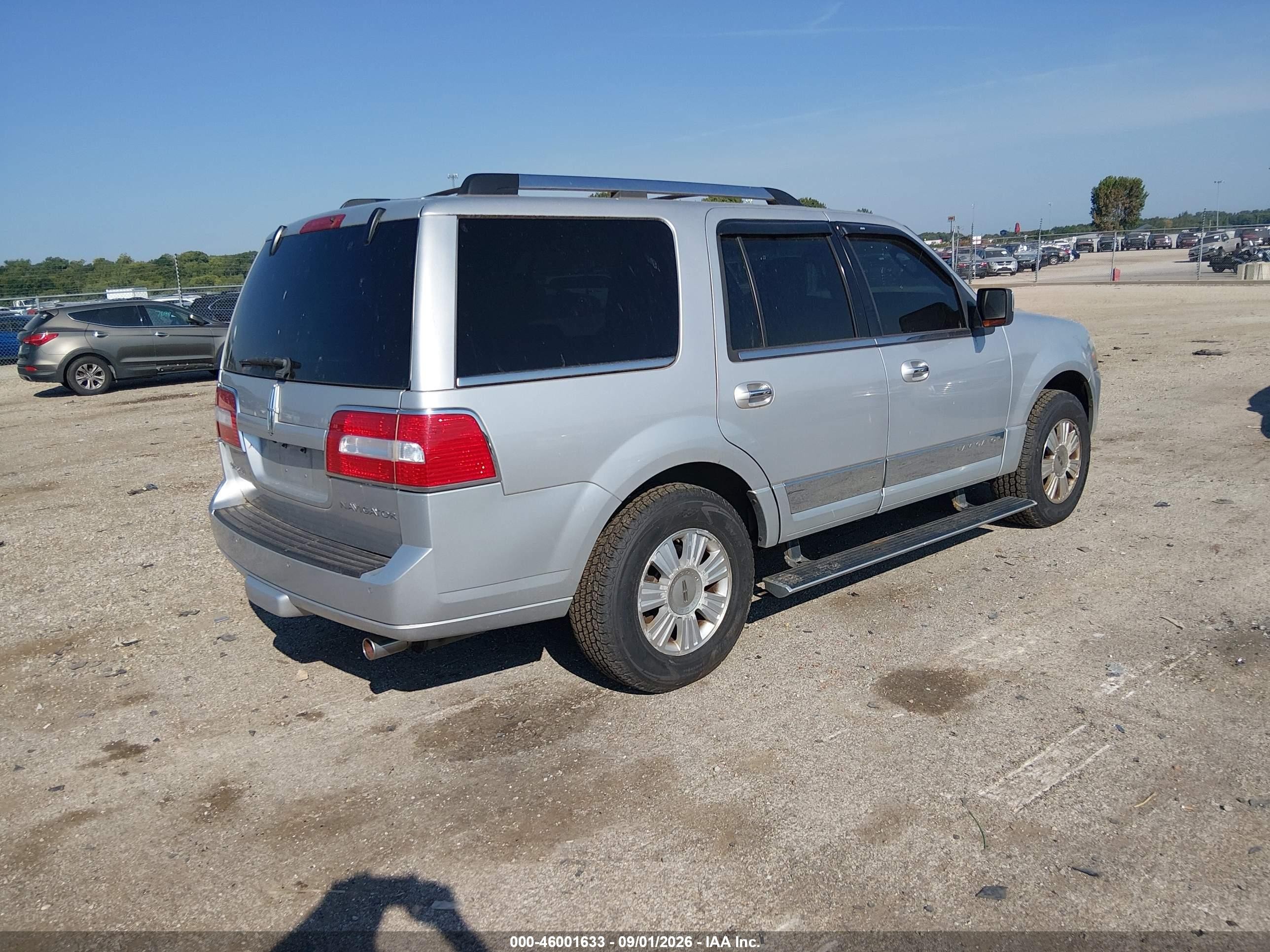 2010 Lincoln Navigator   Серебряный vin: 5LMJJ2J53AEJ07600