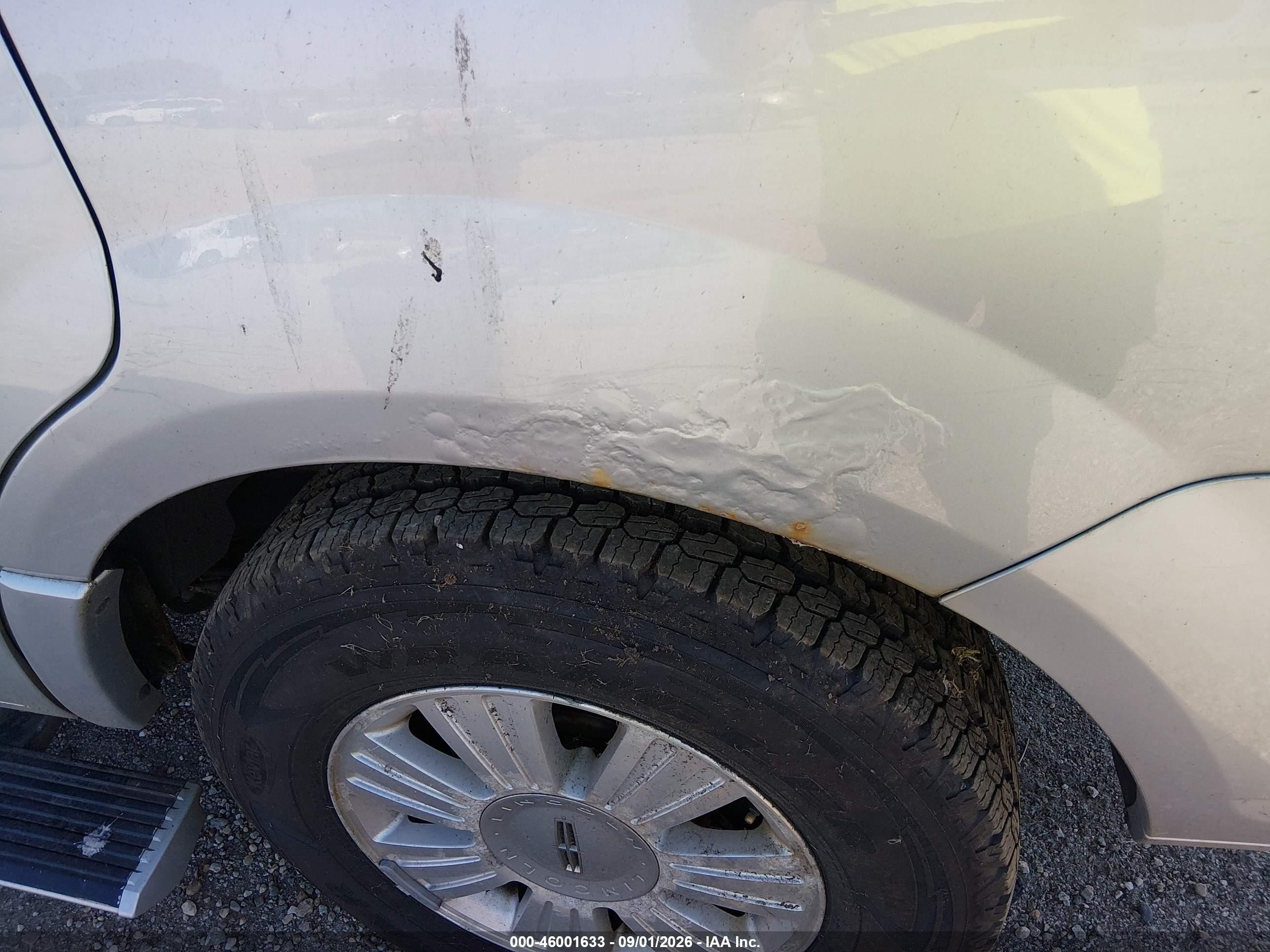 2010 Lincoln Navigator   Серебряный vin: 5LMJJ2J53AEJ07600