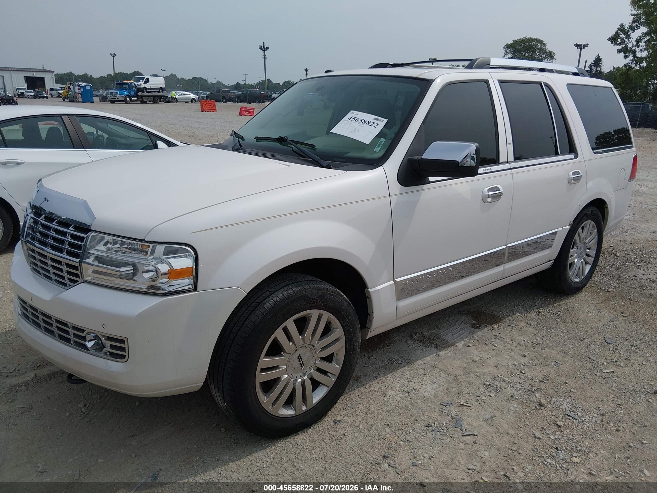 2011 Lincoln Navigator   Белый vin: 5LMJJ2J53BEJ05234