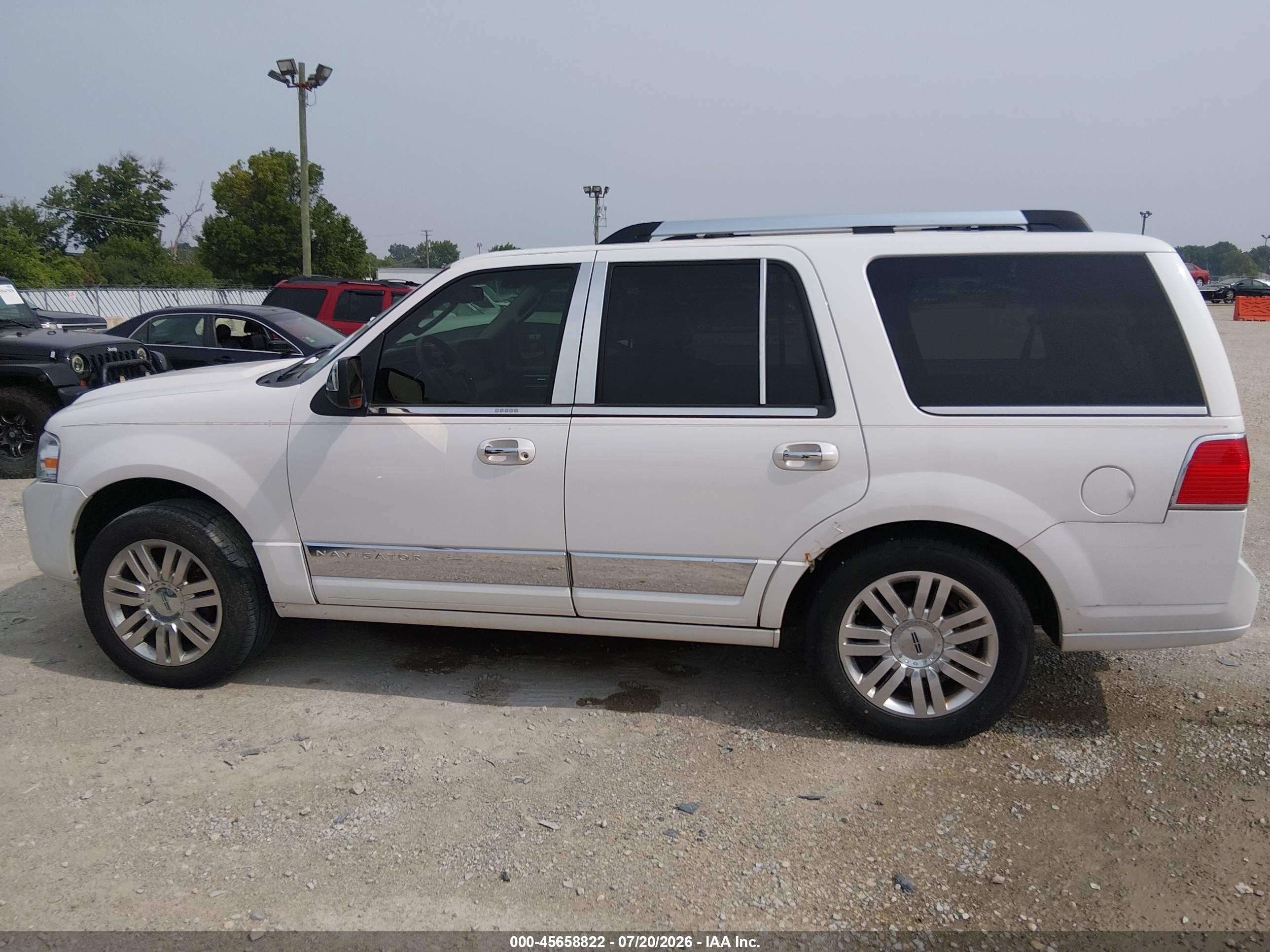 2011 Lincoln Navigator   Белый vin: 5LMJJ2J53BEJ05234