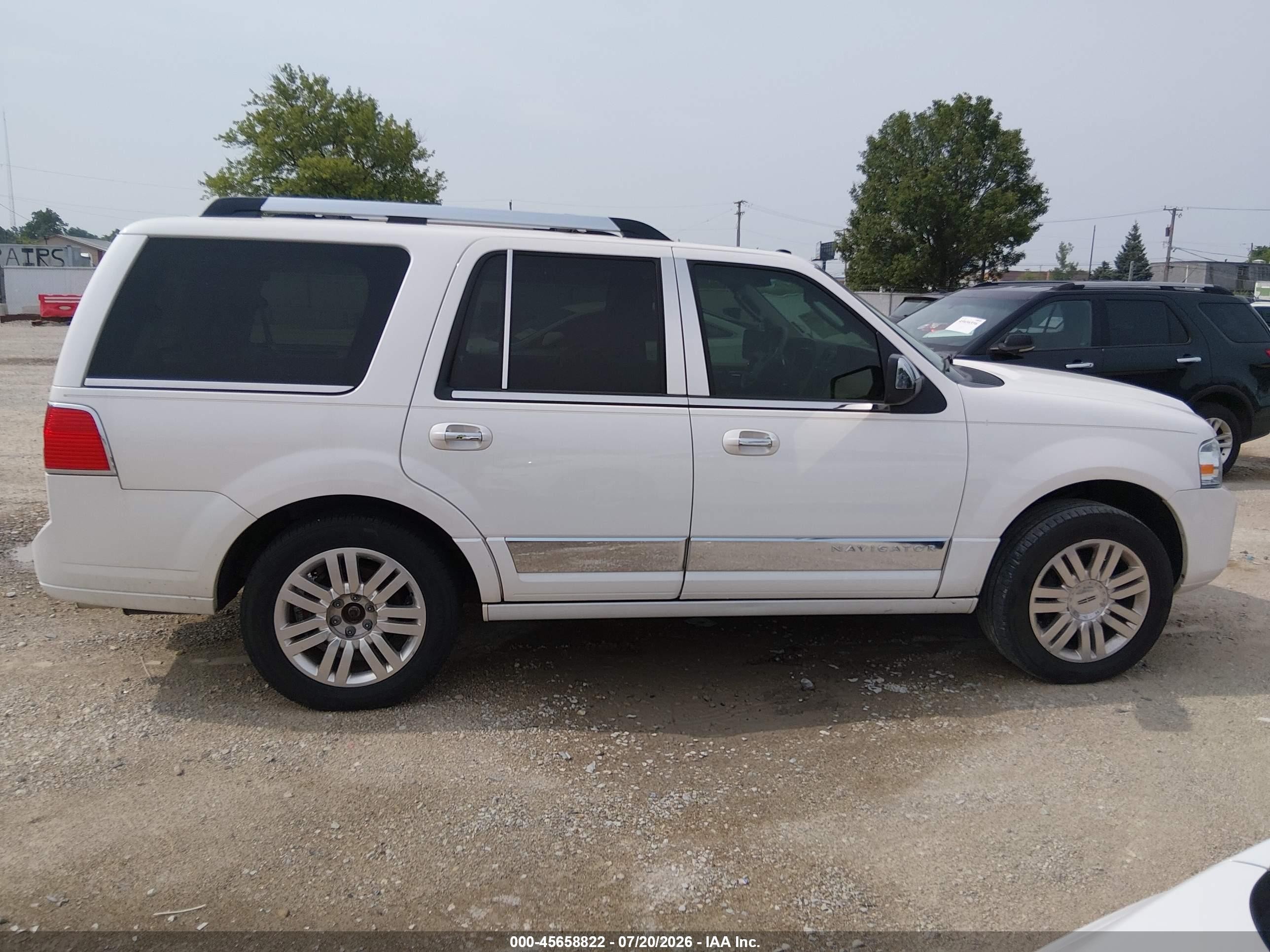 2011 Lincoln Navigator   Белый vin: 5LMJJ2J53BEJ05234