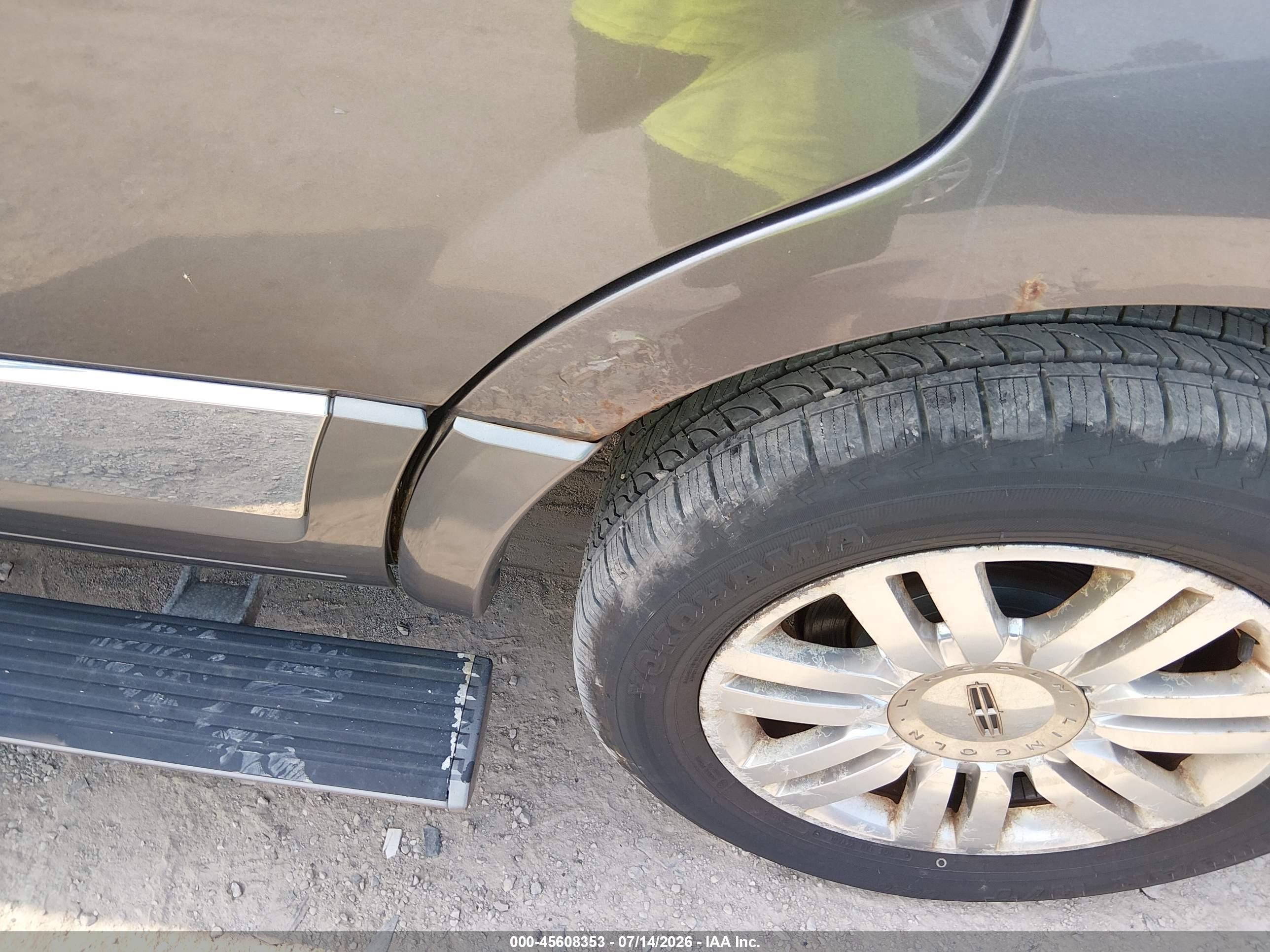 2012 Lincoln Navigator   Brown vin: 5LMJJ2J53CEL00686