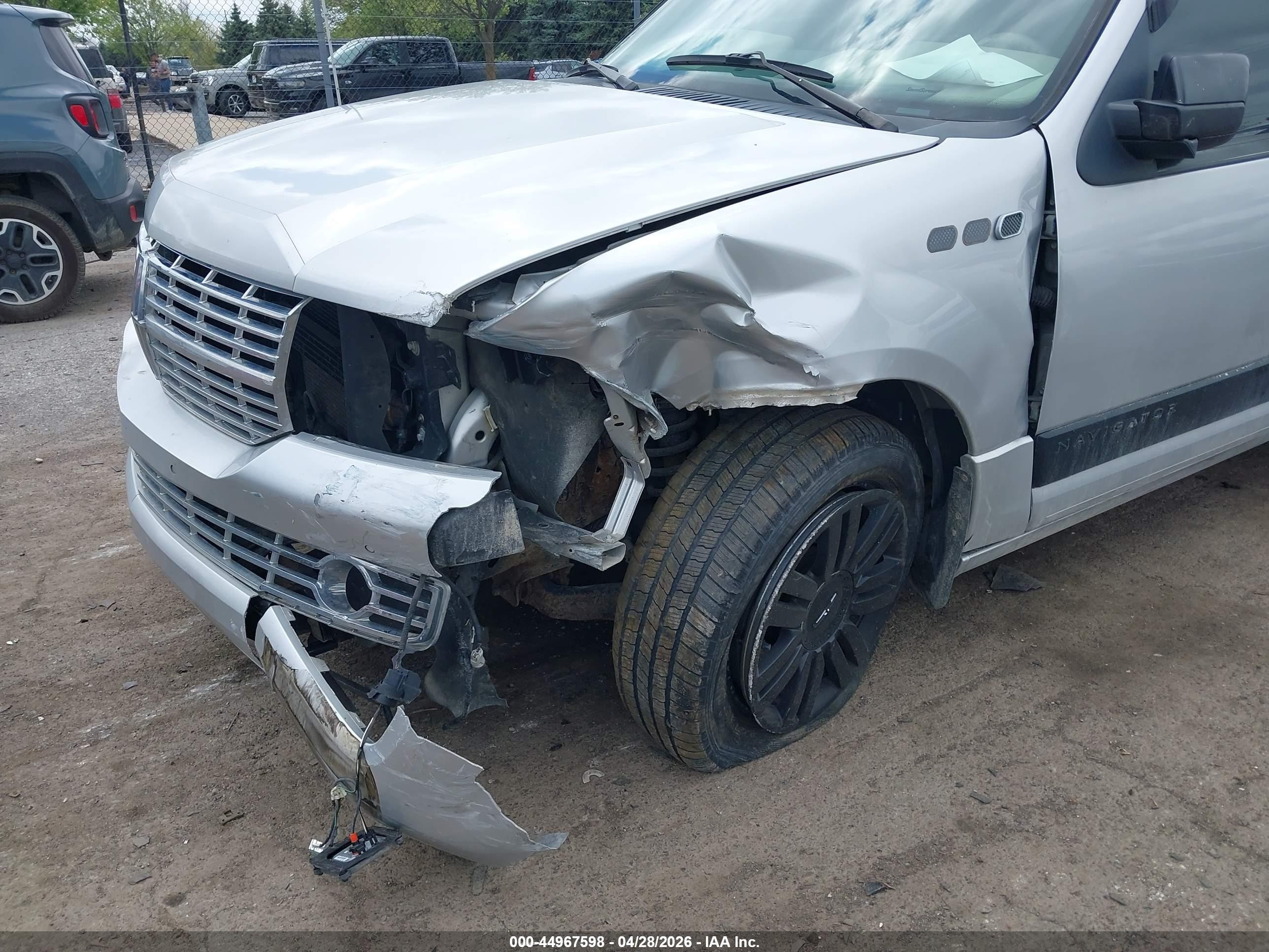 2012 Lincoln Navigator   Silver vin: 5LMJJ2J53CEL04799
